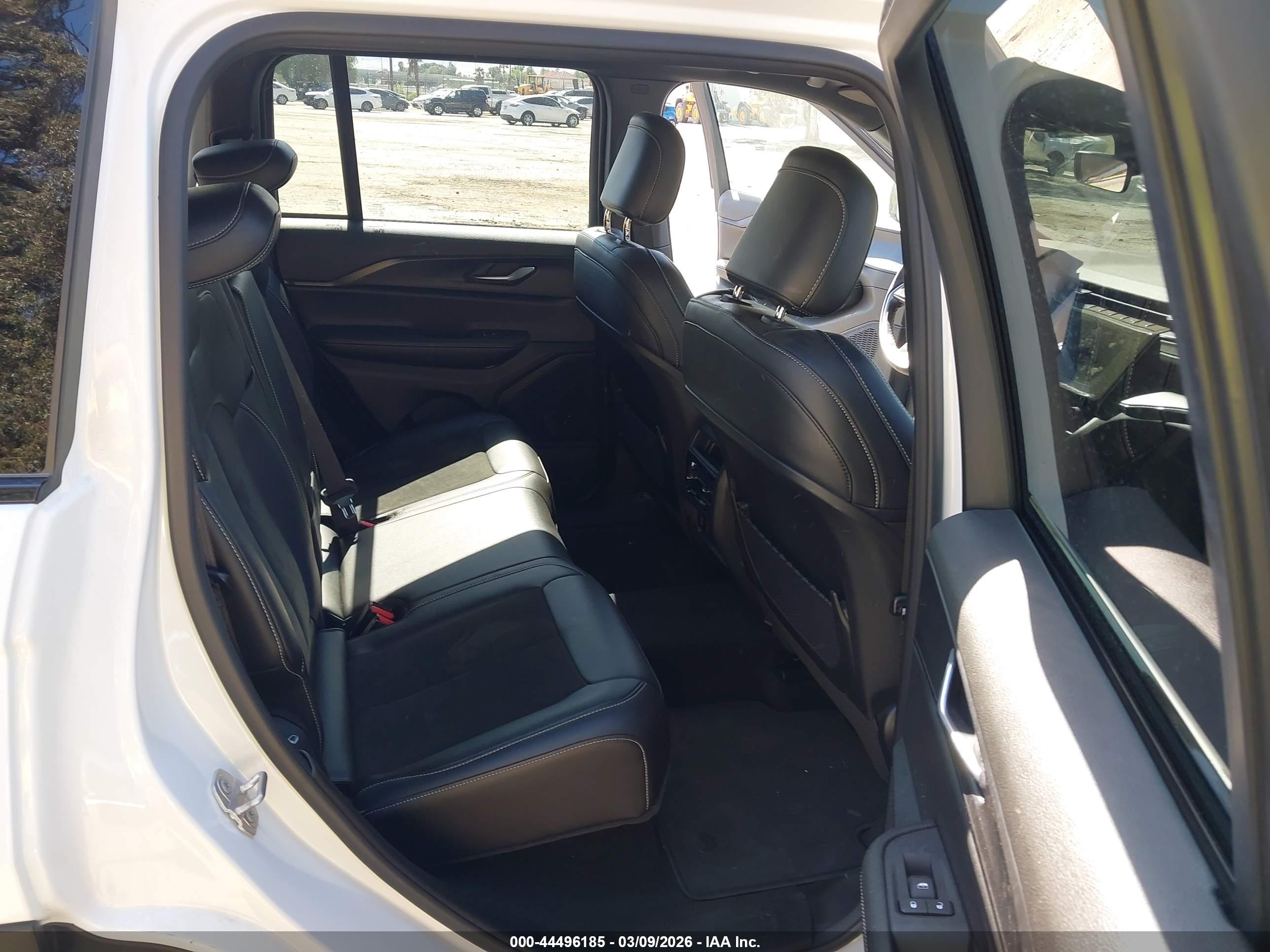 JEEP GRAND image 8