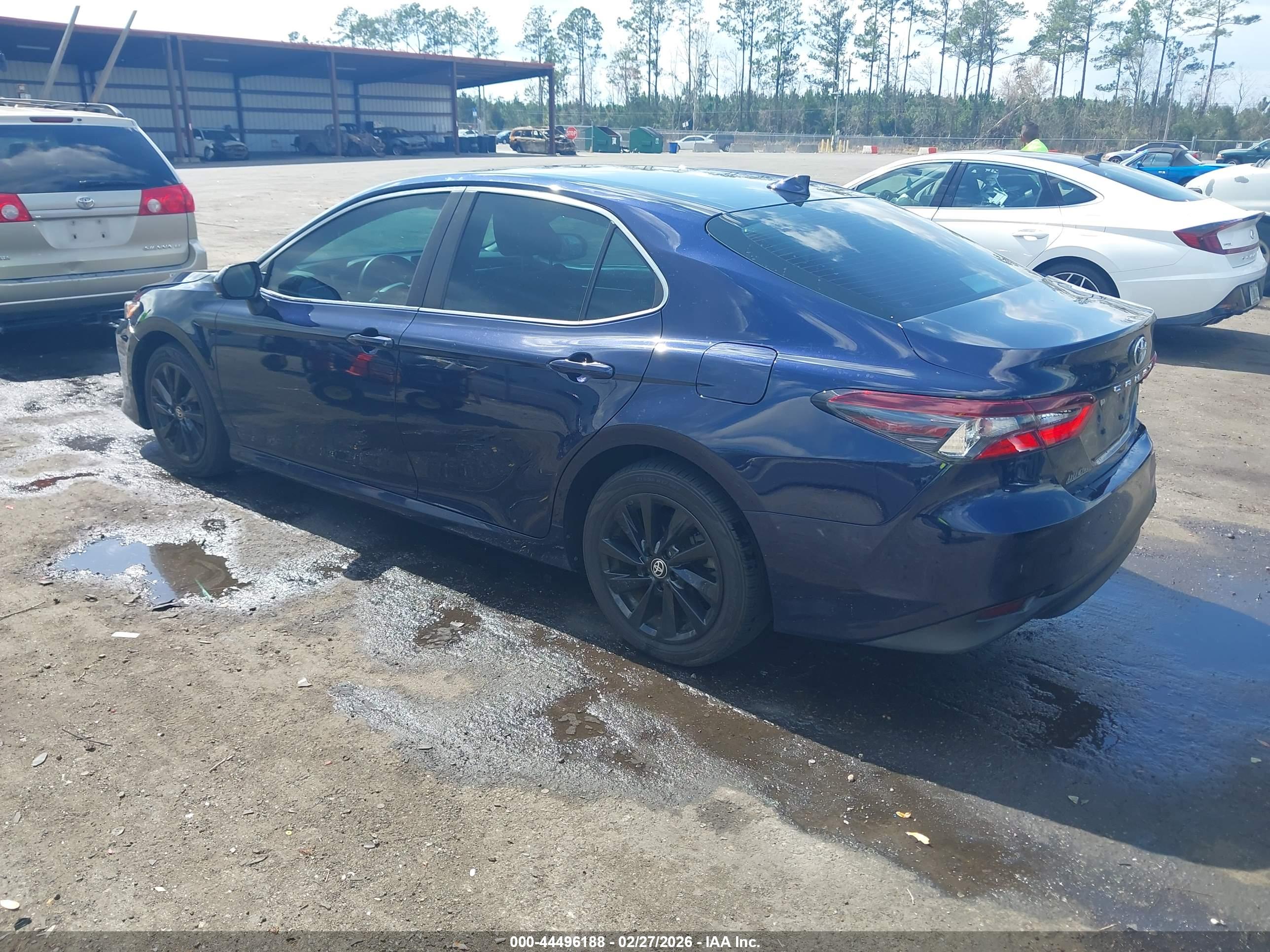 TOYOTA CAMRY image 3