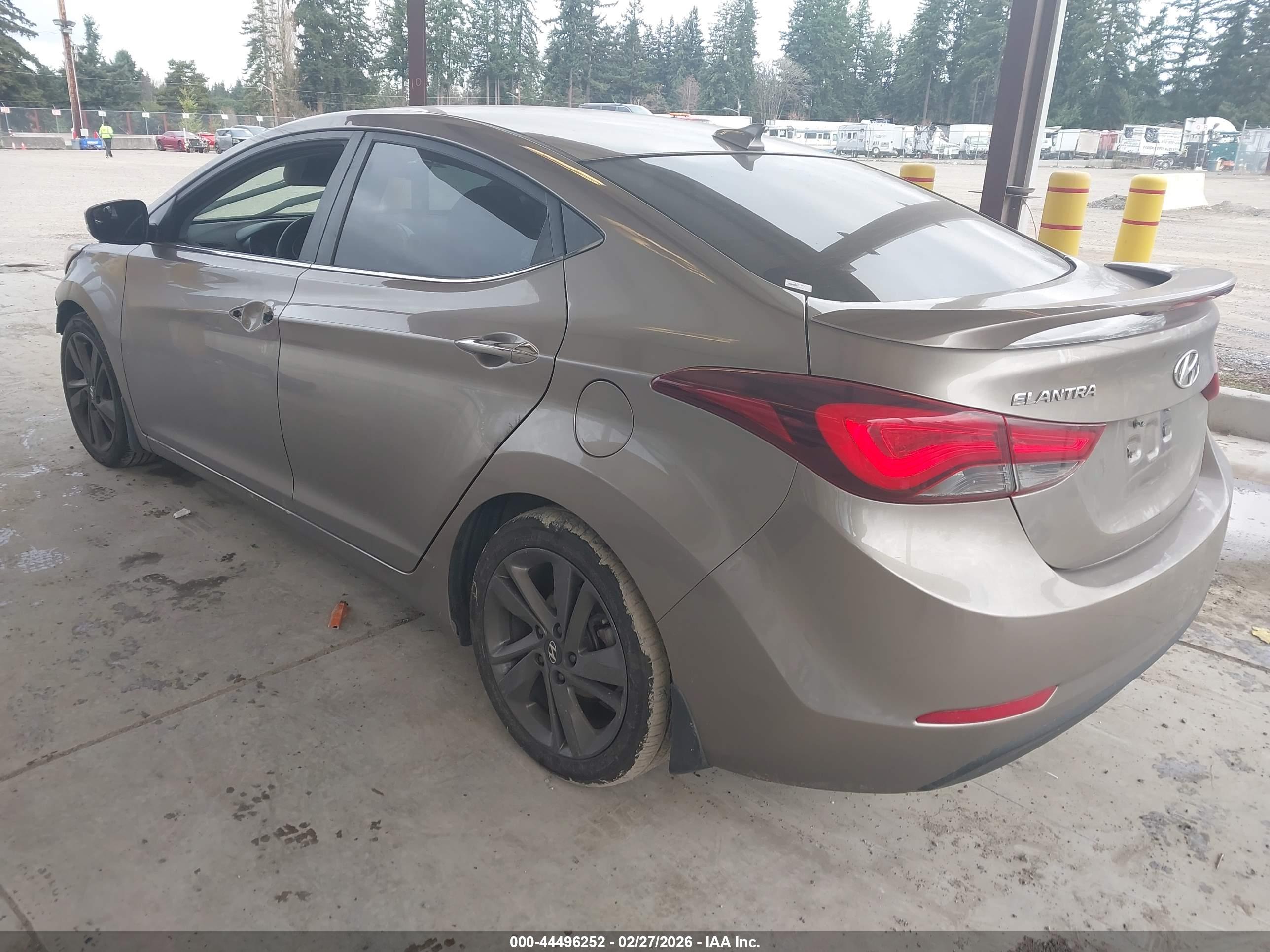 HYUNDAI ELANTRA image 3