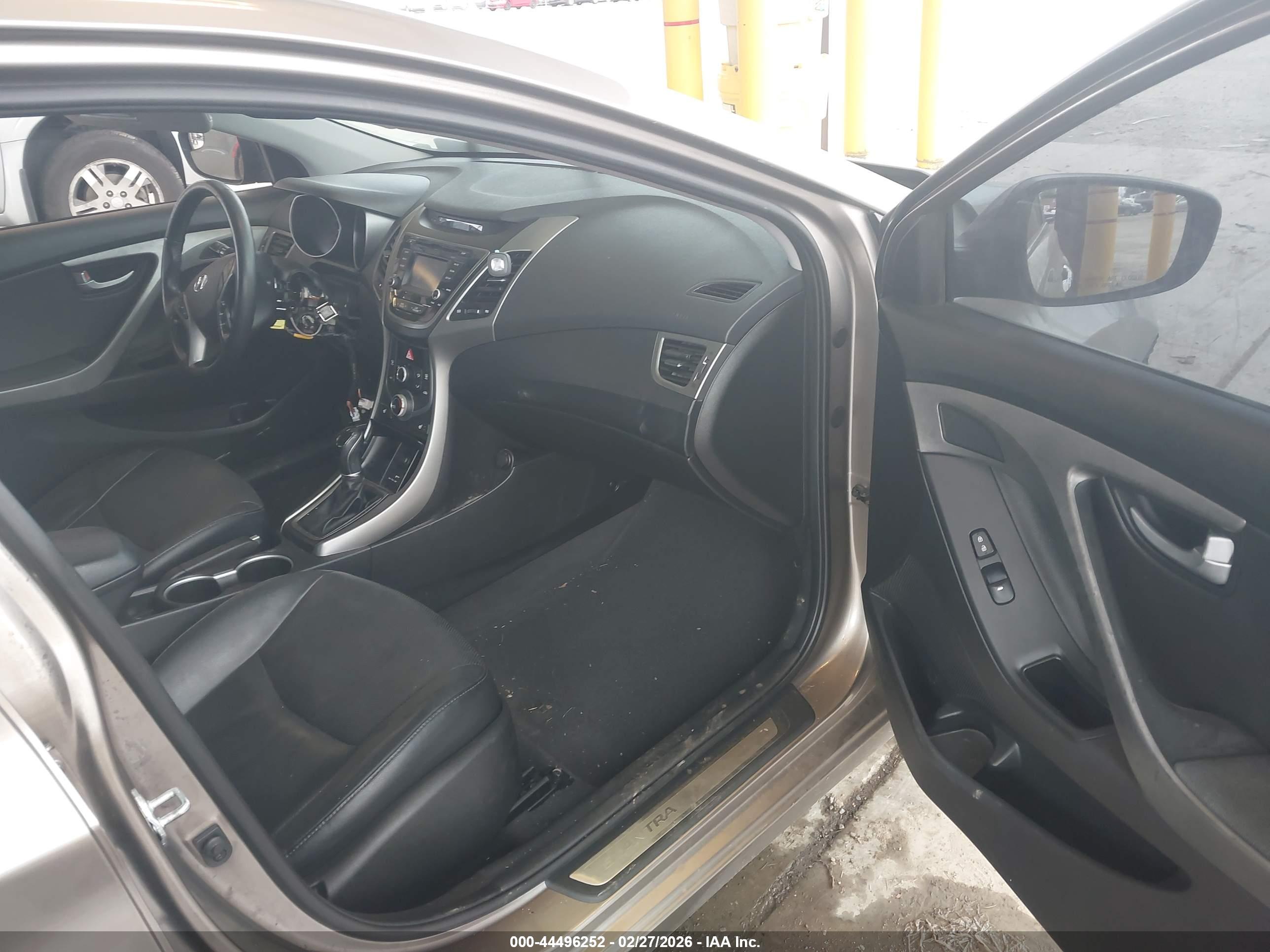 HYUNDAI ELANTRA image 5