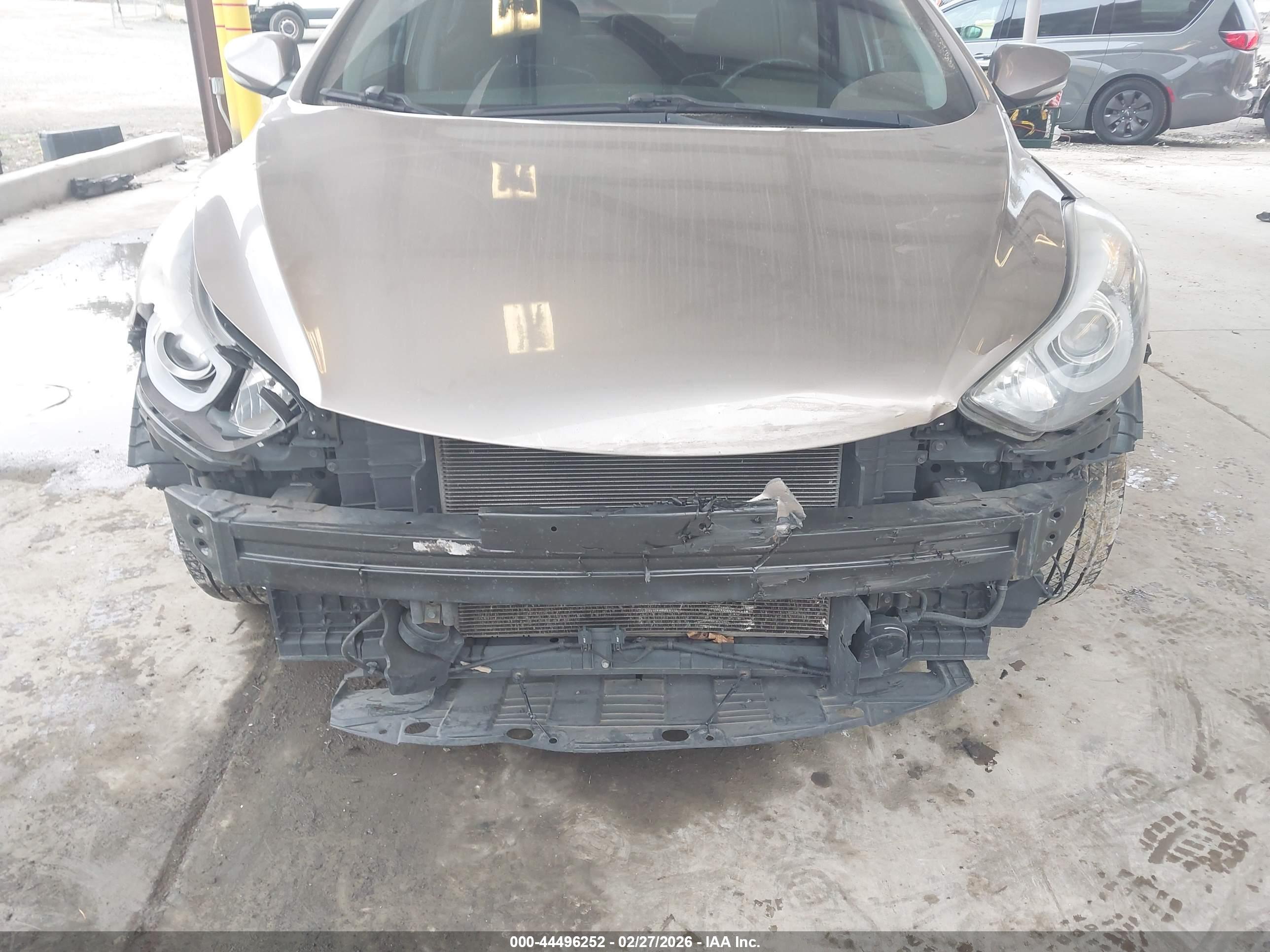 HYUNDAI ELANTRA image 6