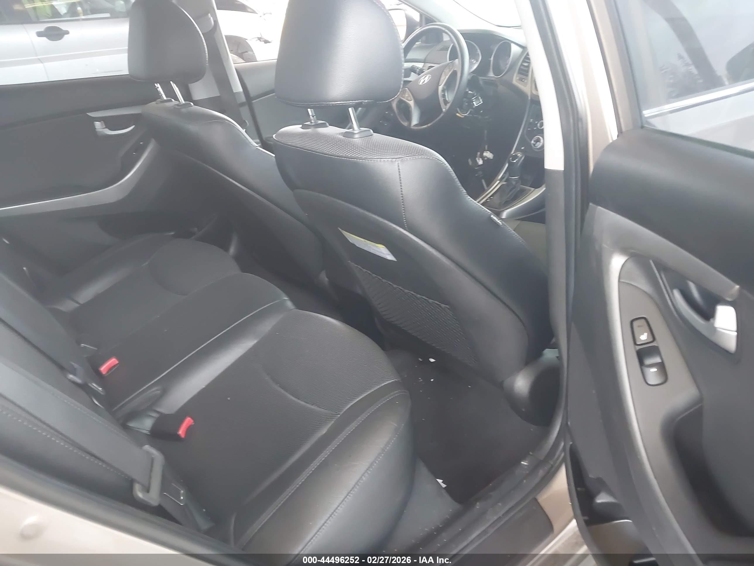 HYUNDAI ELANTRA image 8