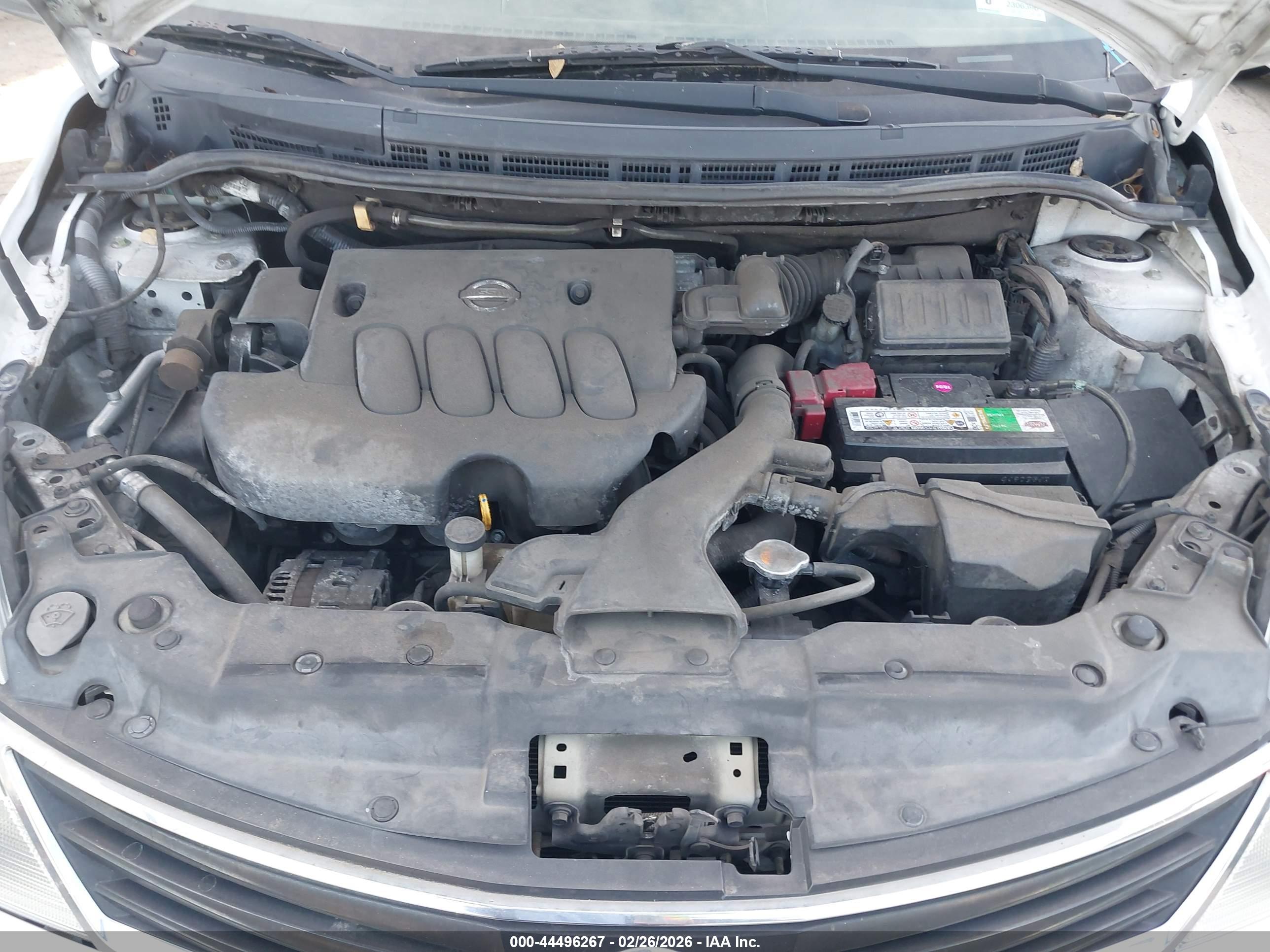 NISSAN VERSA image 10