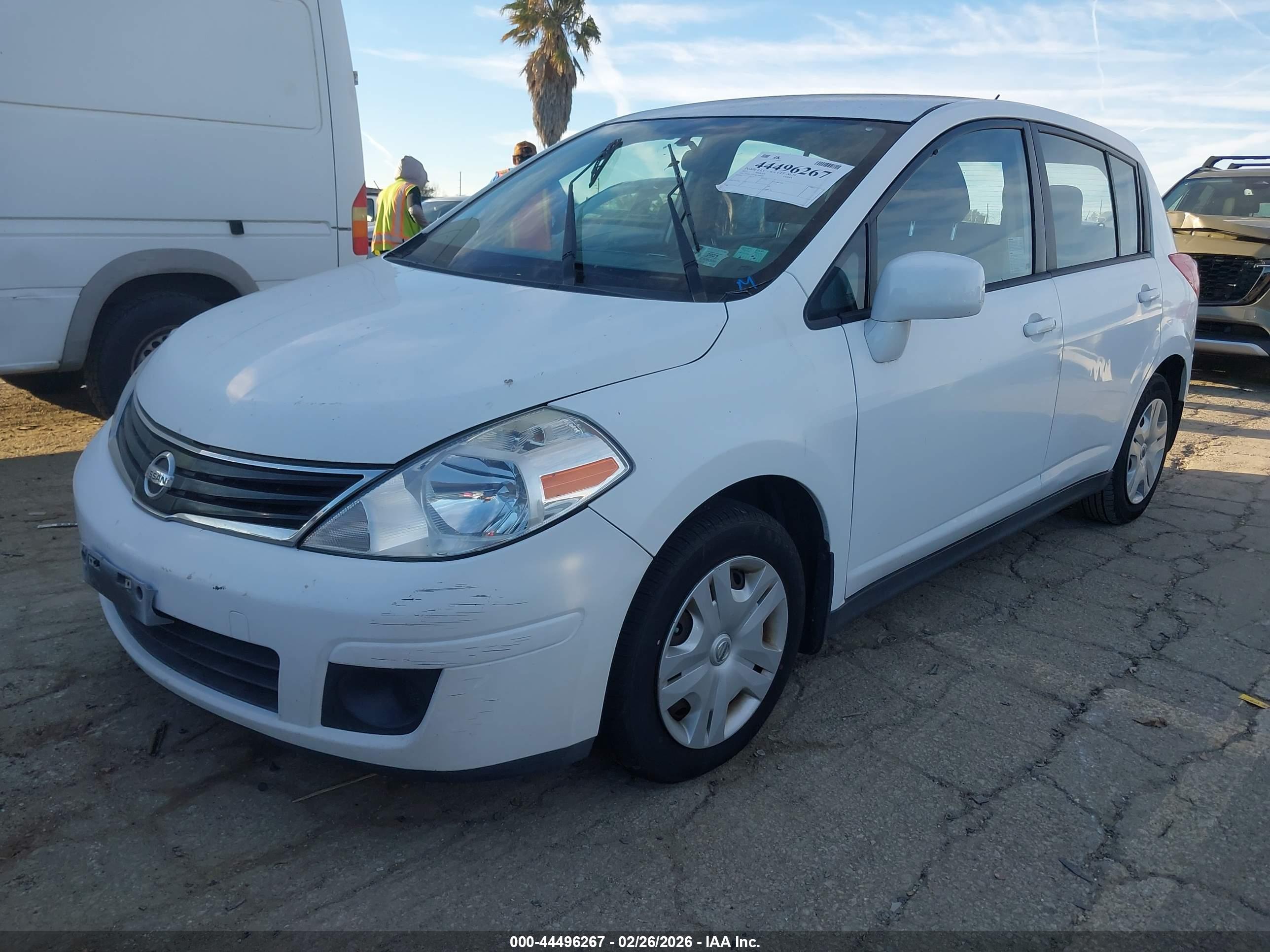 NISSAN VERSA image 2