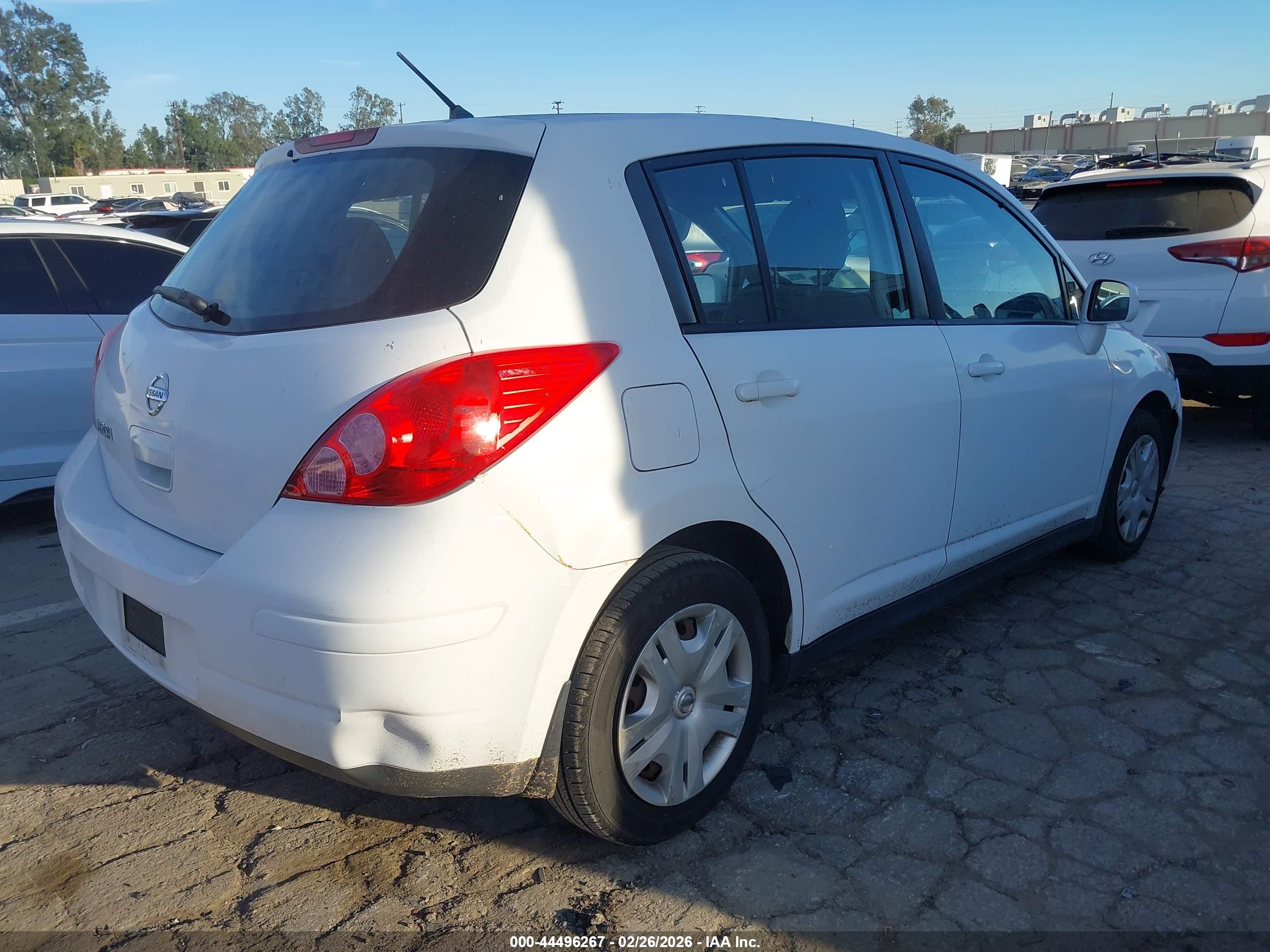 NISSAN VERSA image 4