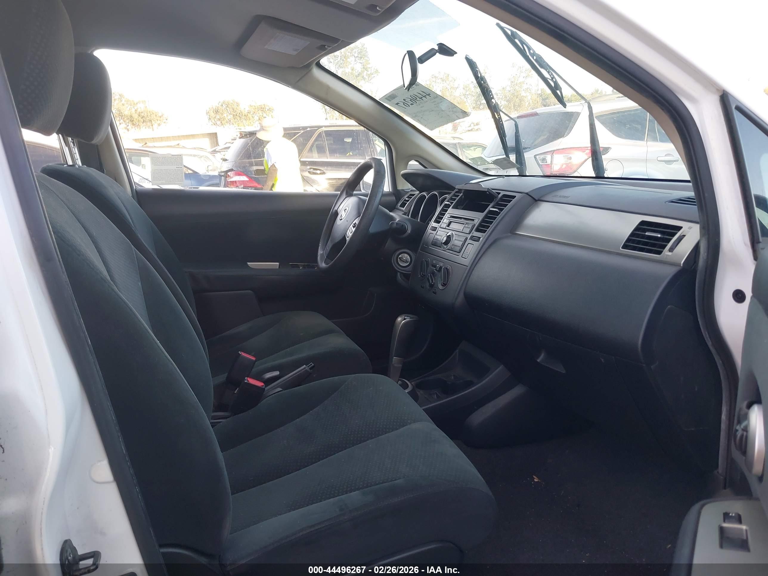 NISSAN VERSA image 5
