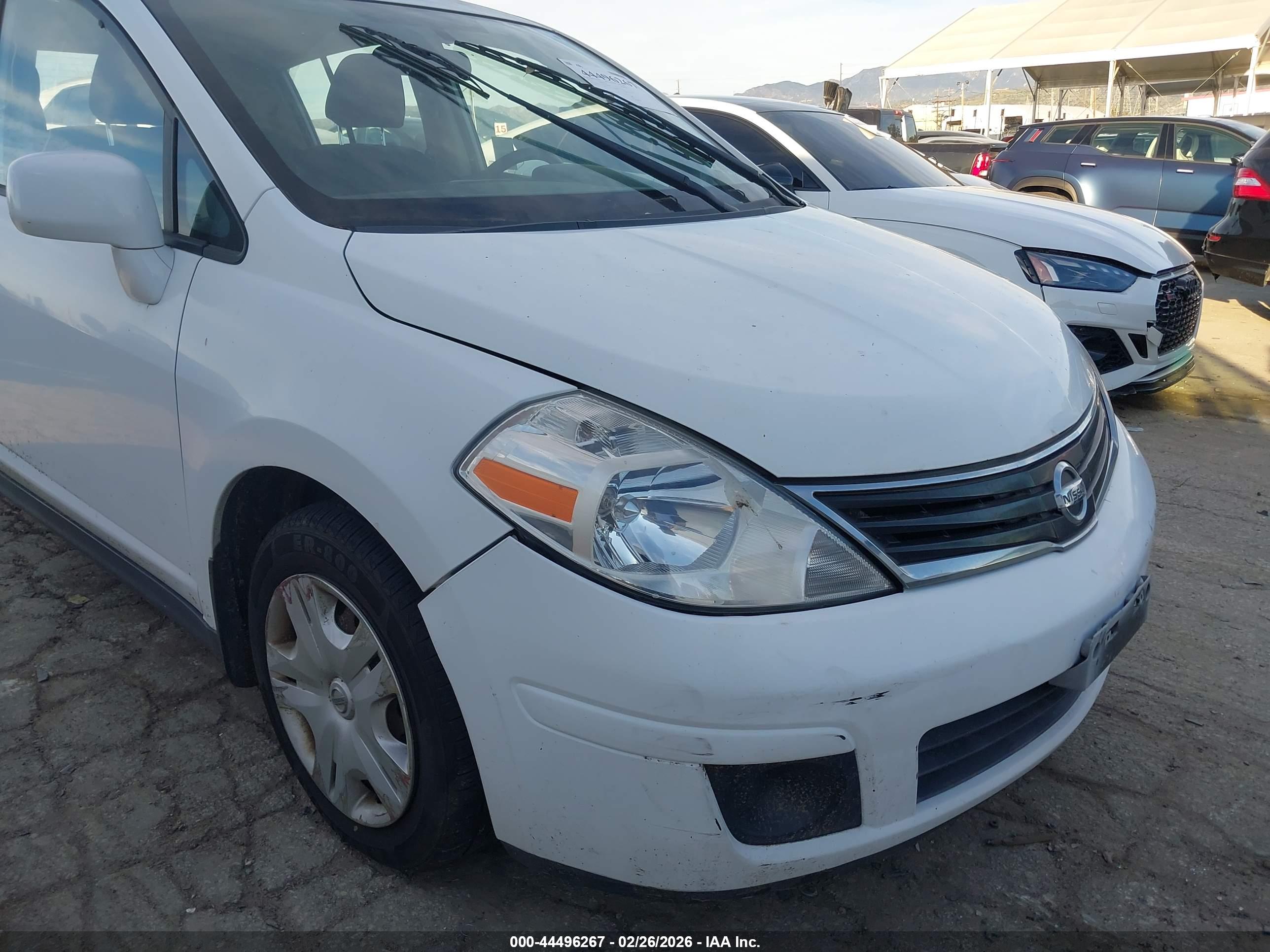 NISSAN VERSA image 6