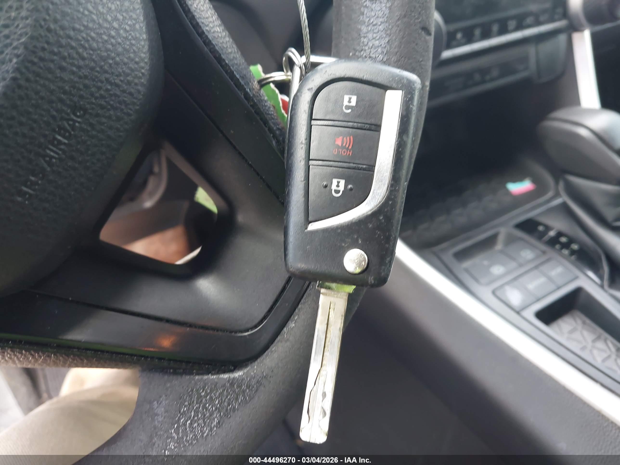 TOYOTA RAV4 image 11