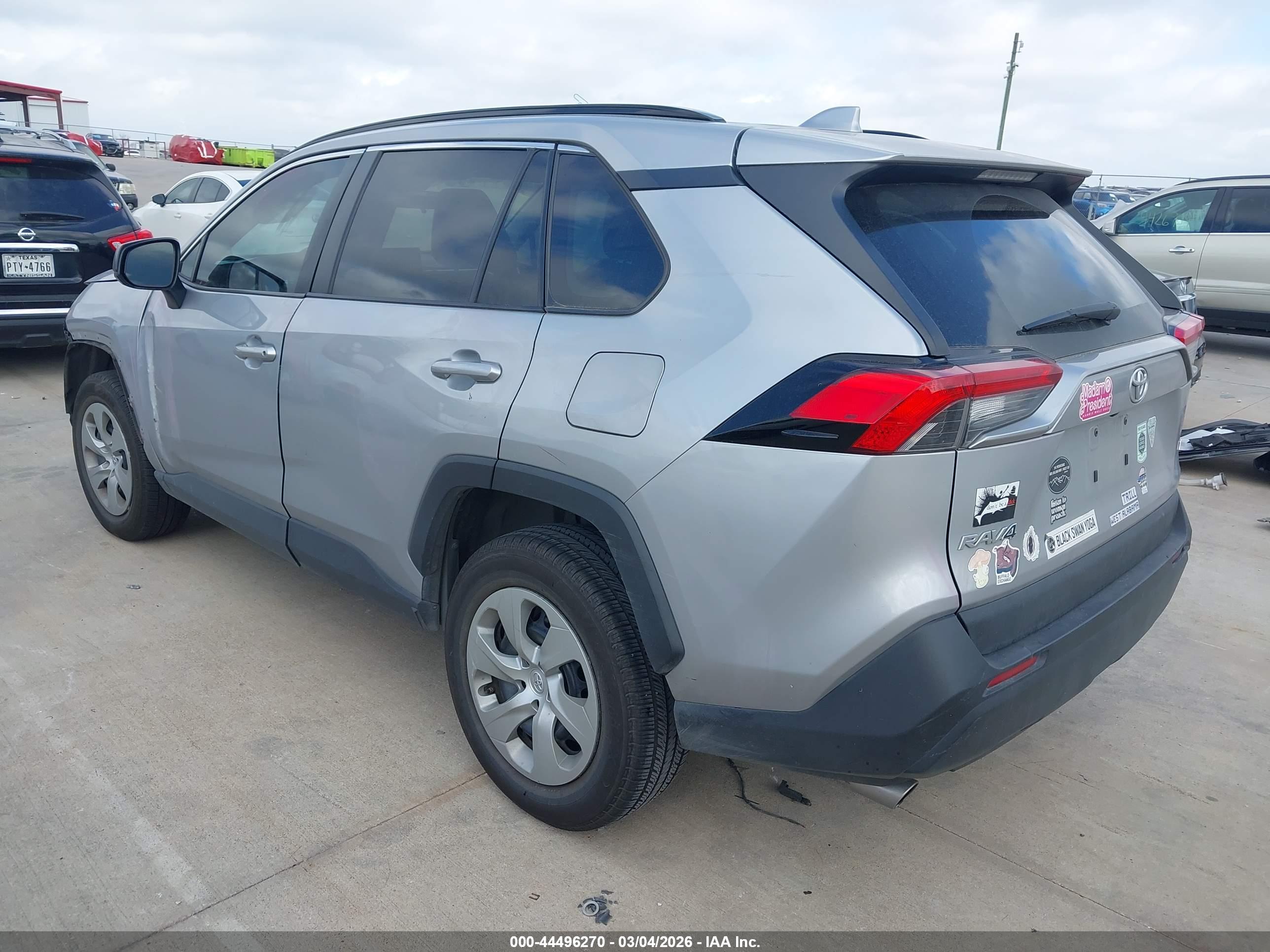 TOYOTA RAV4 image 3