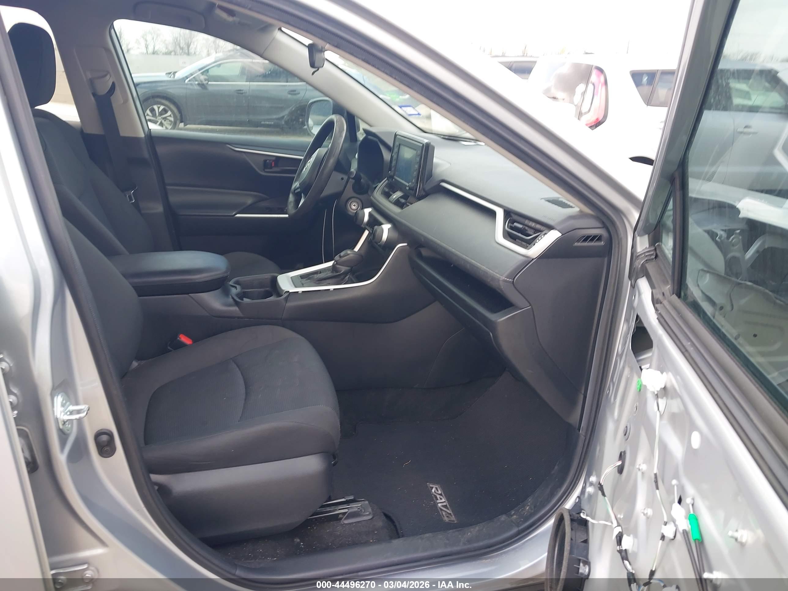 TOYOTA RAV4 image 5