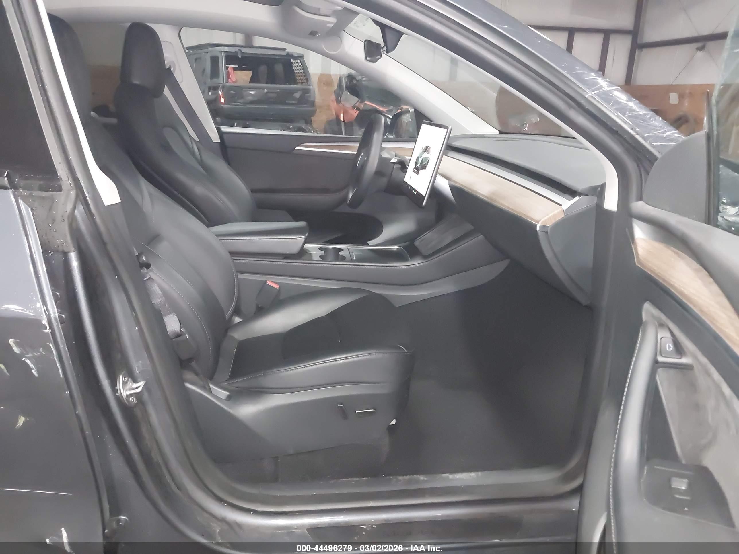 TESLA MODEL image 5