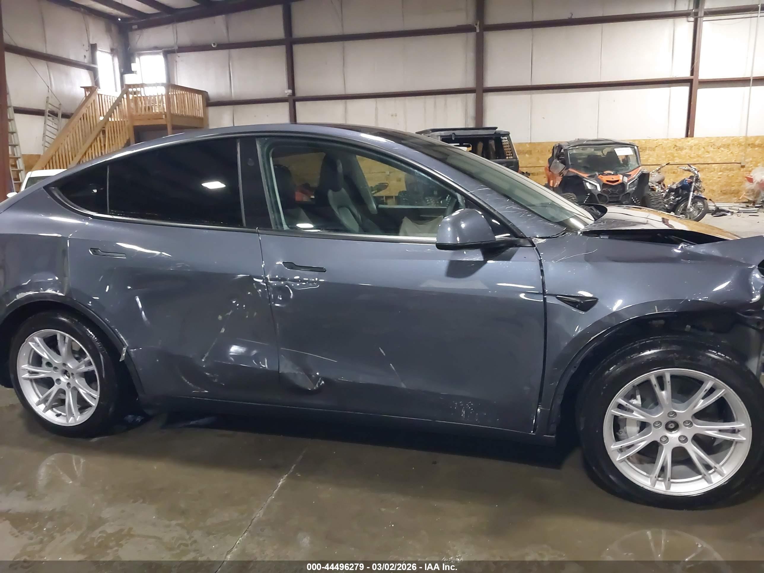 TESLA MODEL image 6