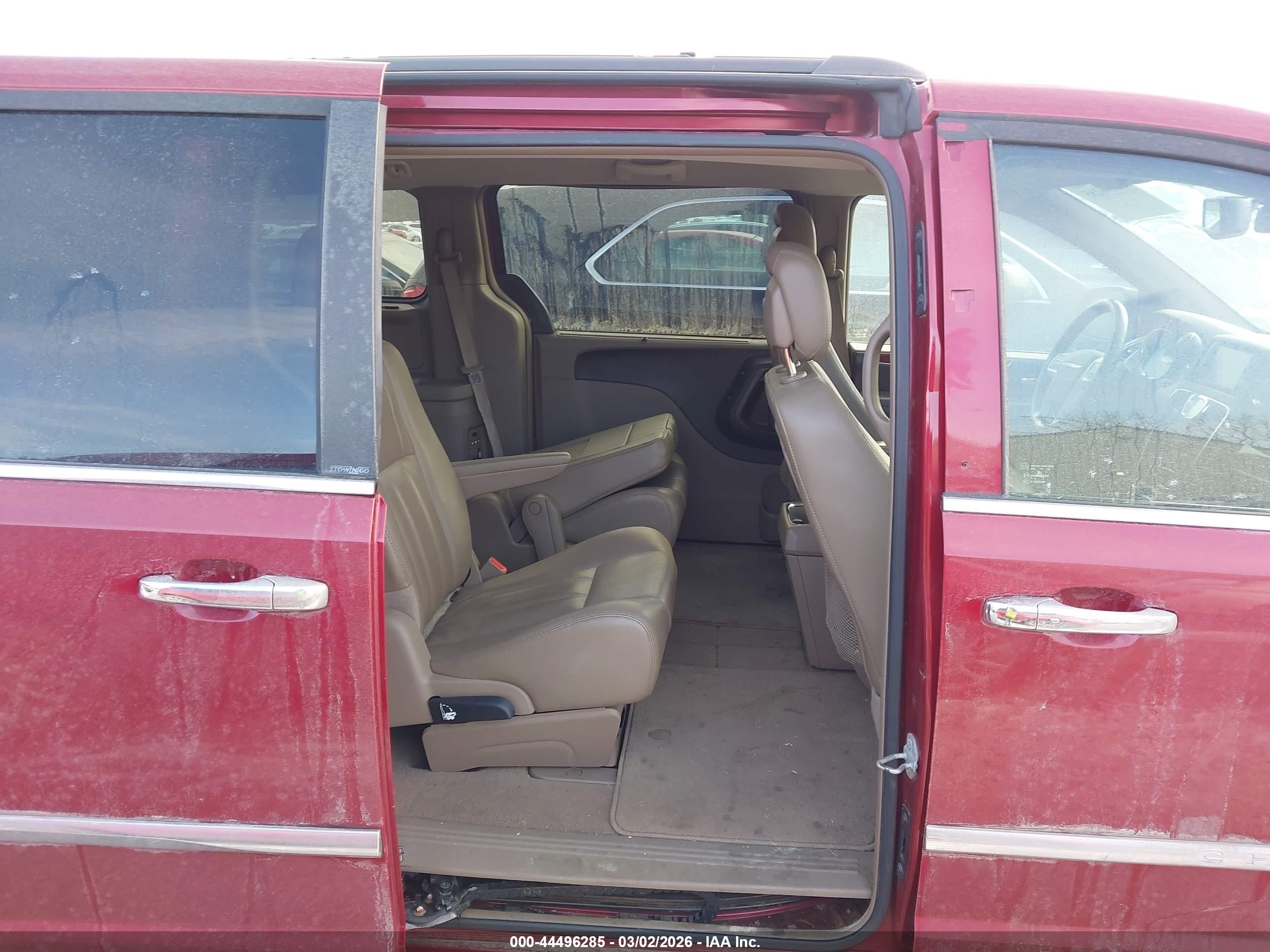 CHRYSLER TOWN image 8