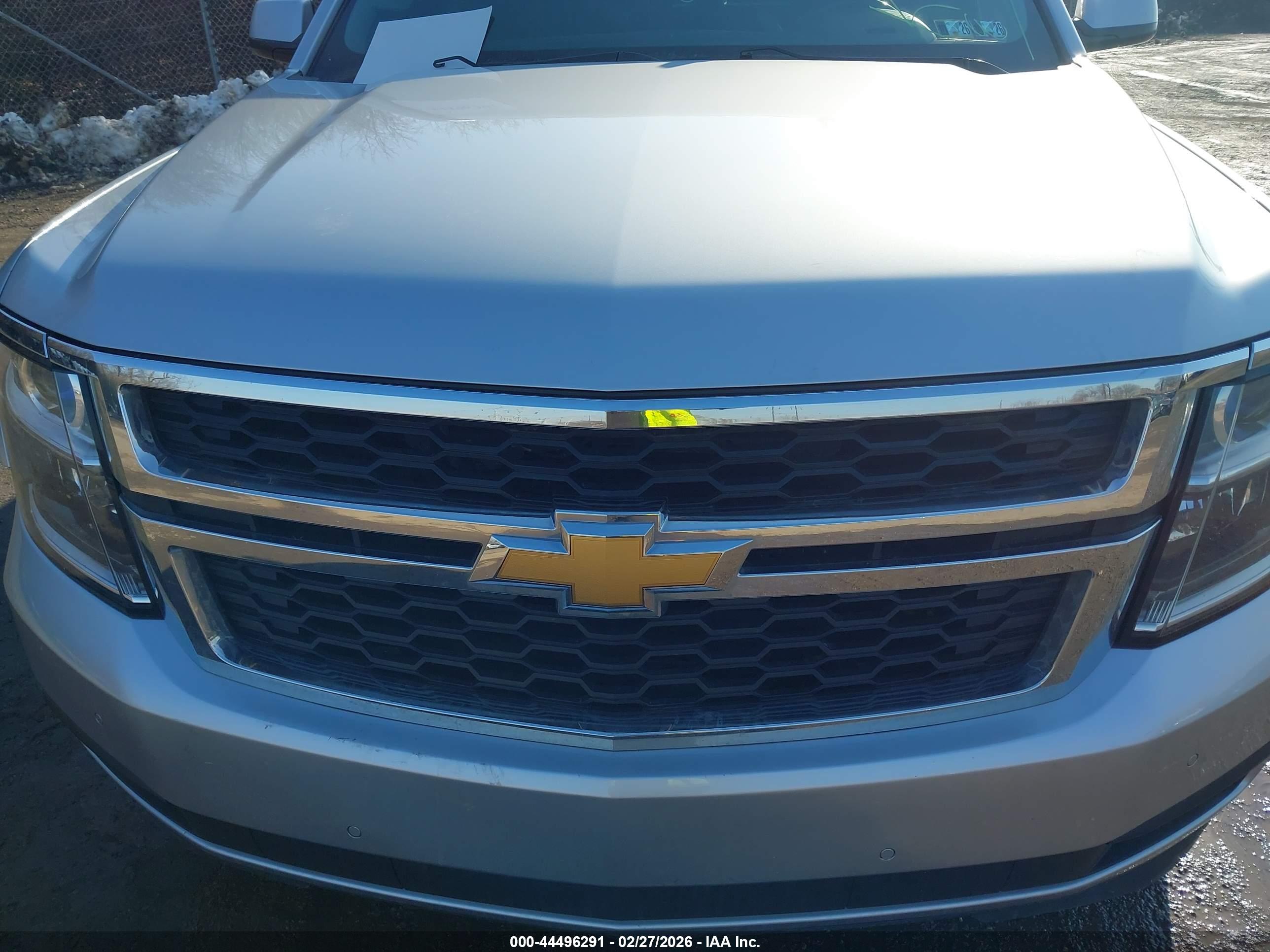 CHEVROLET SUBURBAN image 6