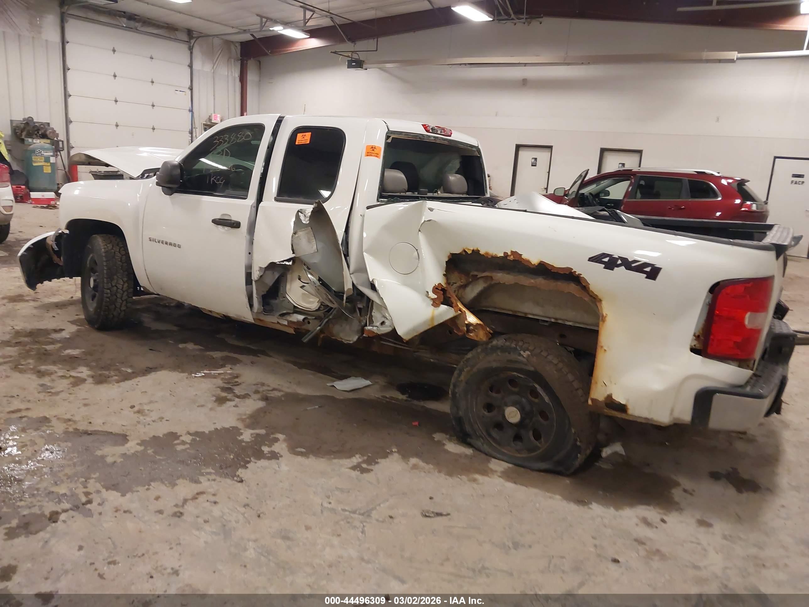 CHEVROLET SILVERADO image 3