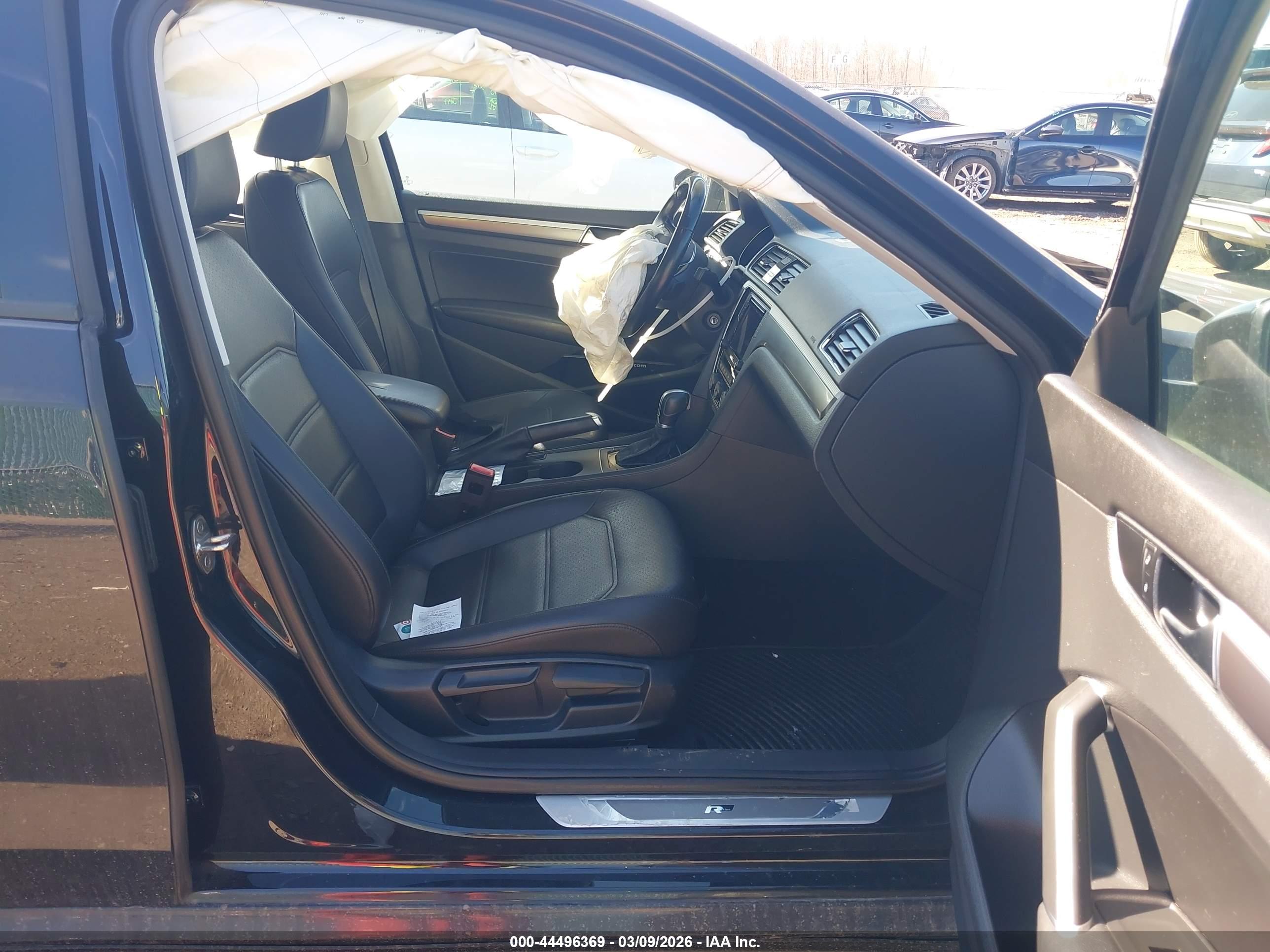 VOLKSWAGEN PASSAT image 5