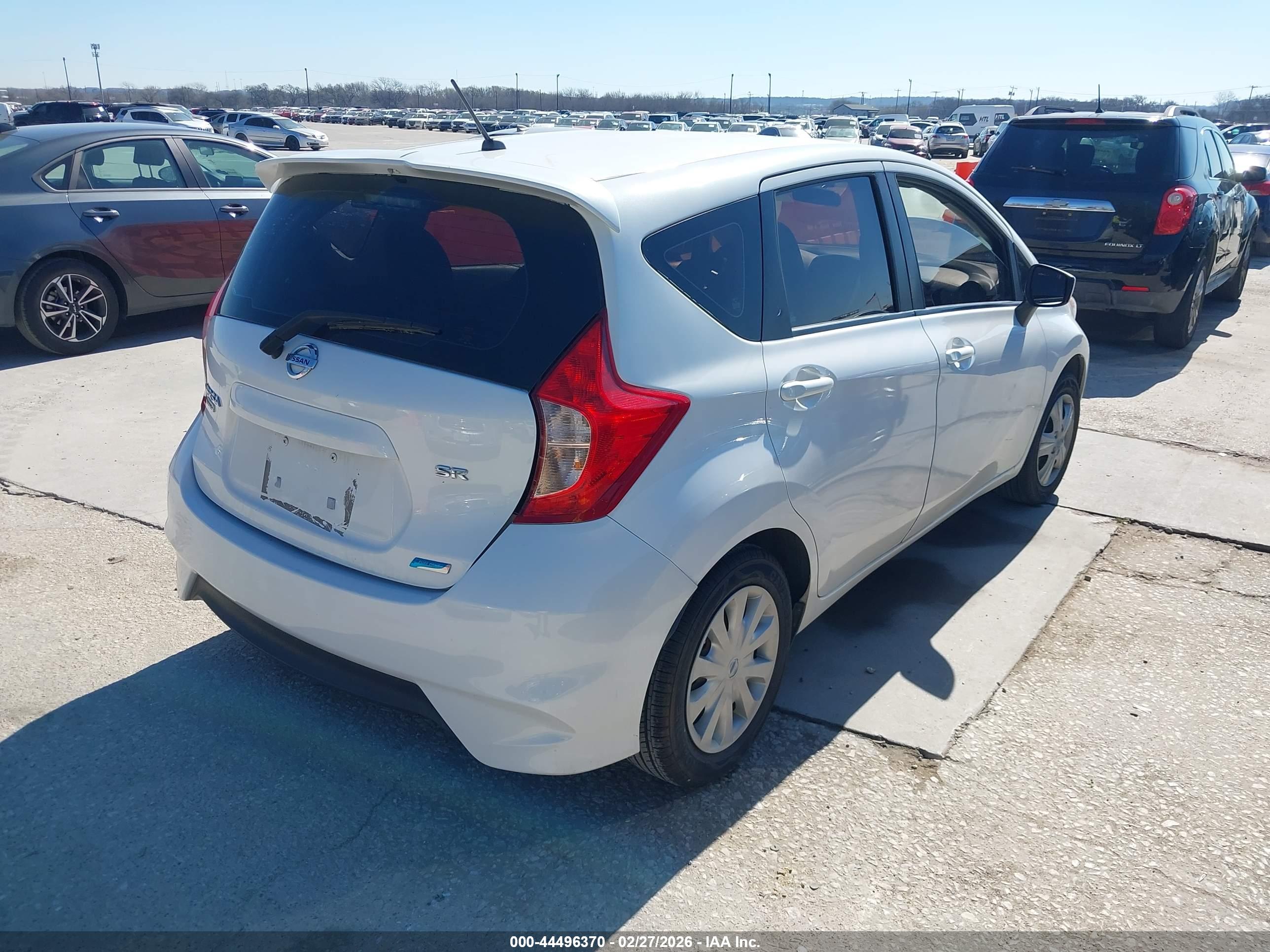 NISSAN VERSA image 4