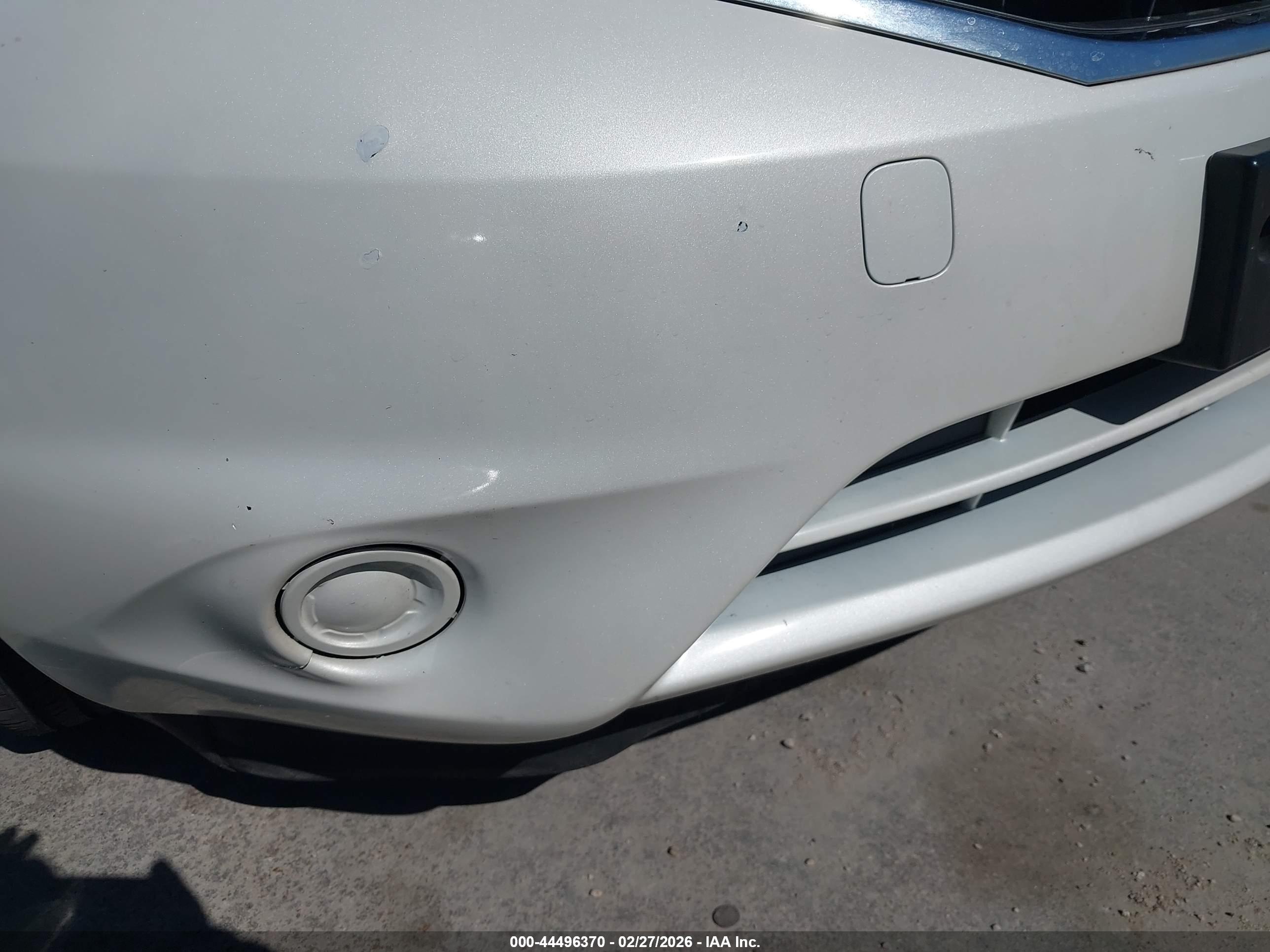 NISSAN VERSA image 6