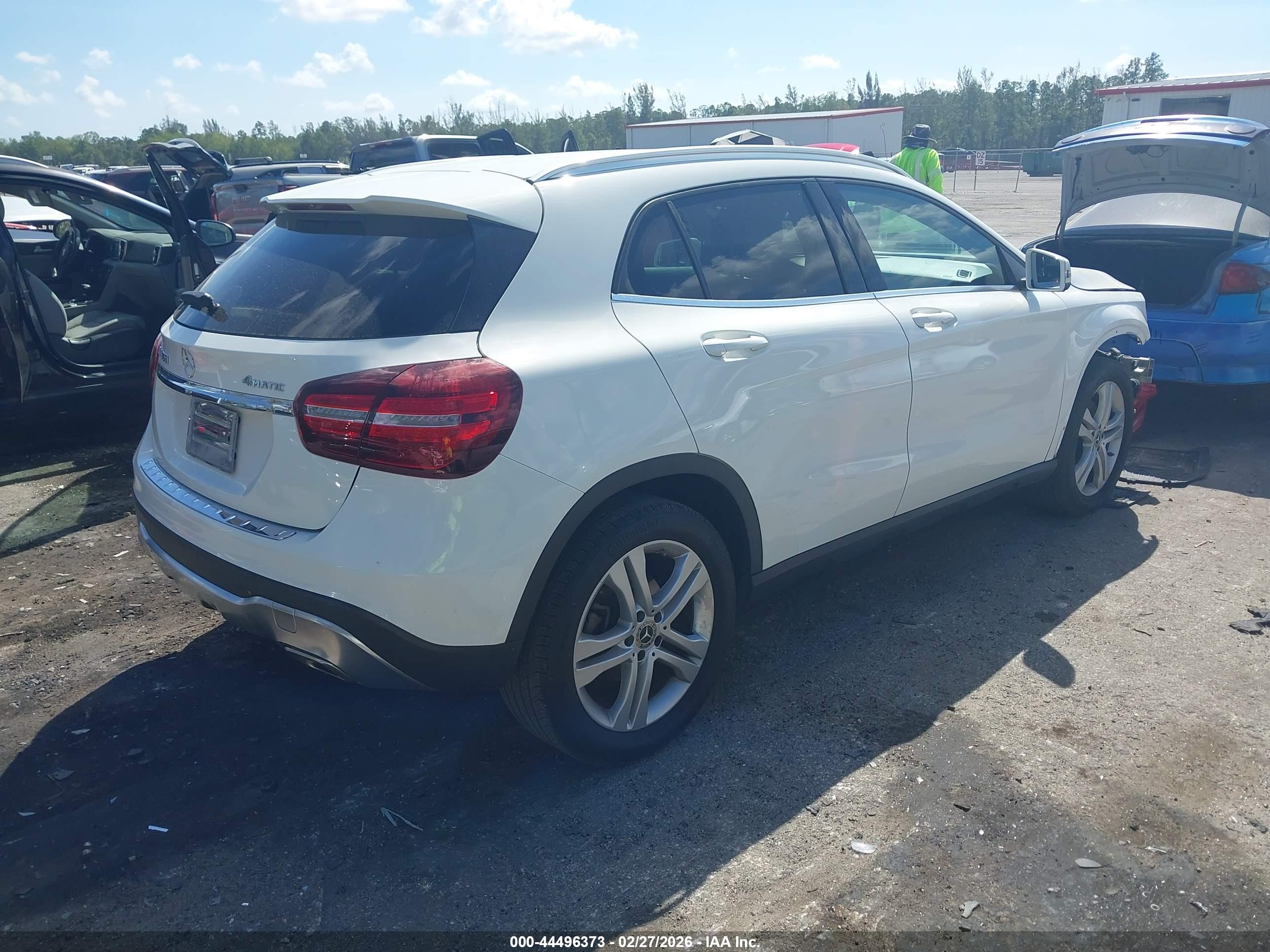 MERCEDES-BENZ GLA image 4