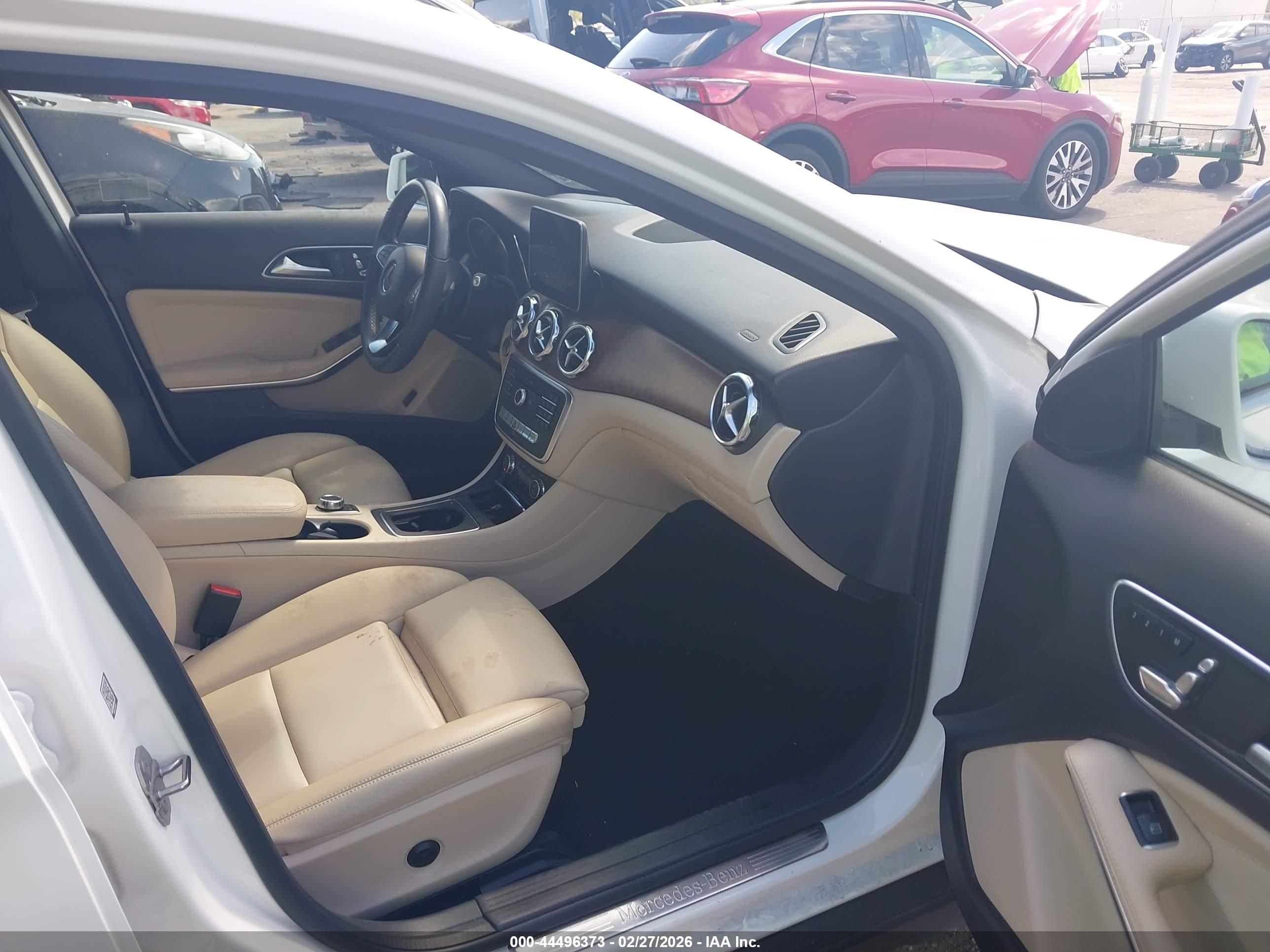 MERCEDES-BENZ GLA image 5