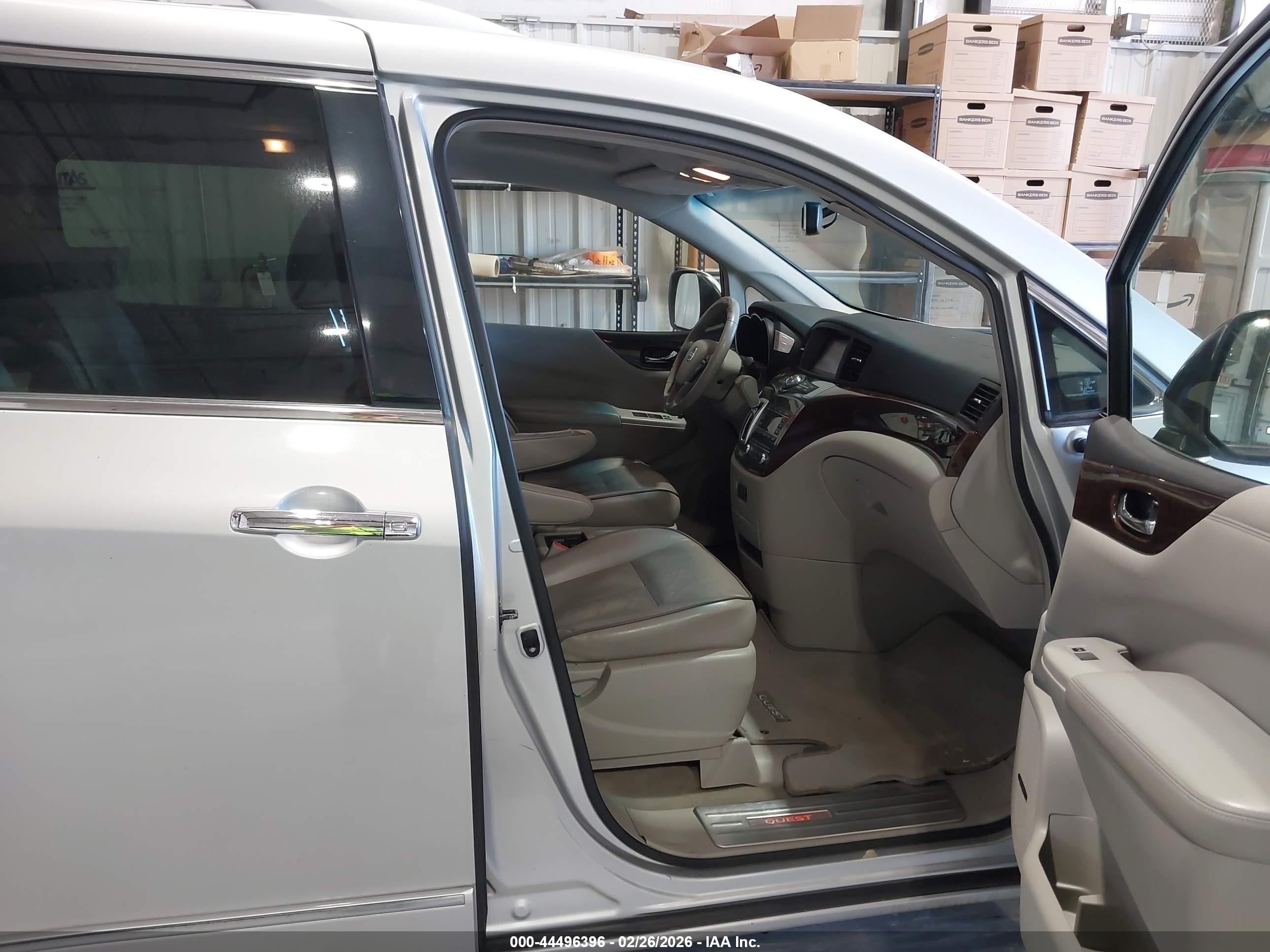 NISSAN QUEST image 5