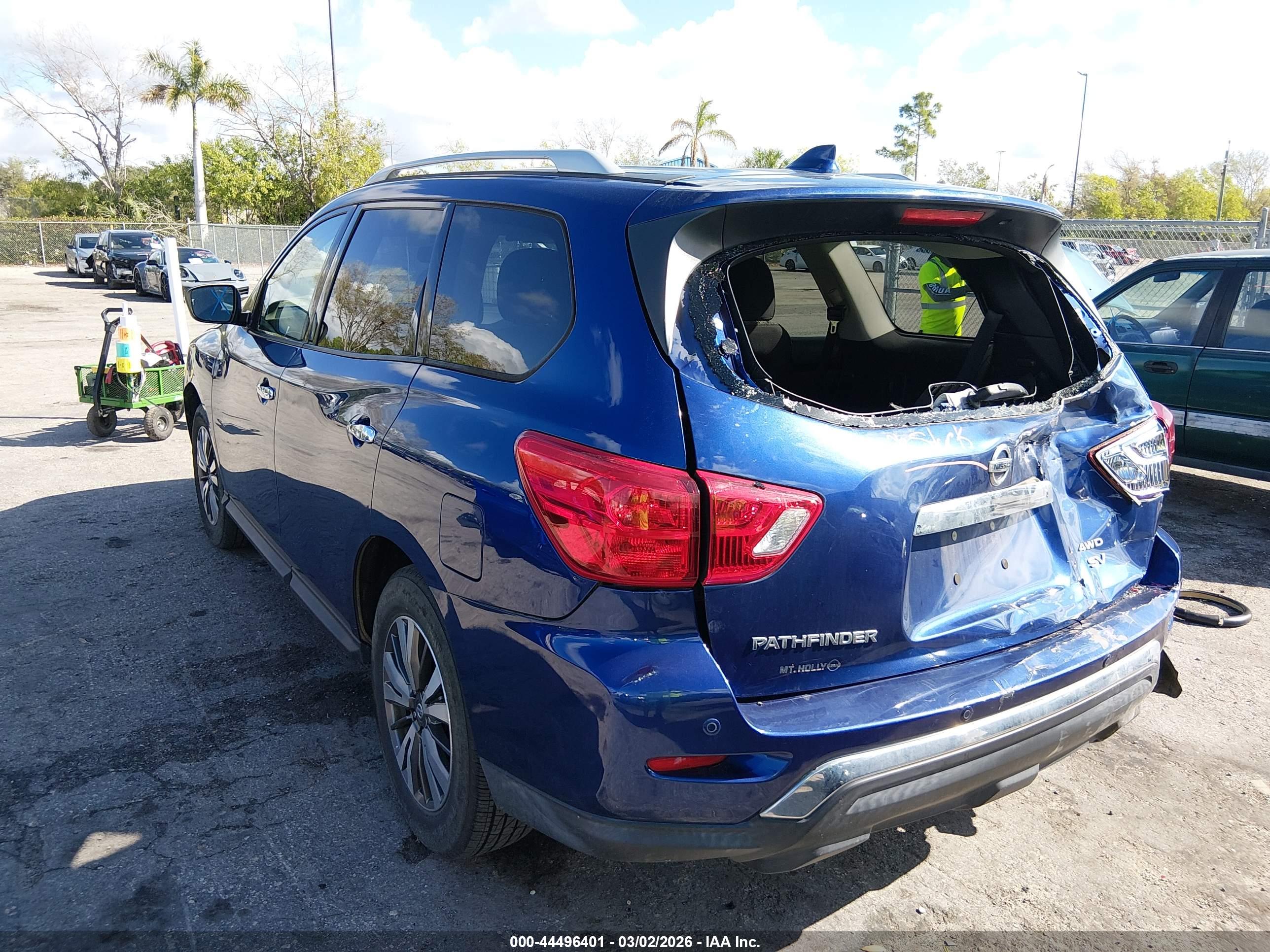 NISSAN PATHFINDER image 3
