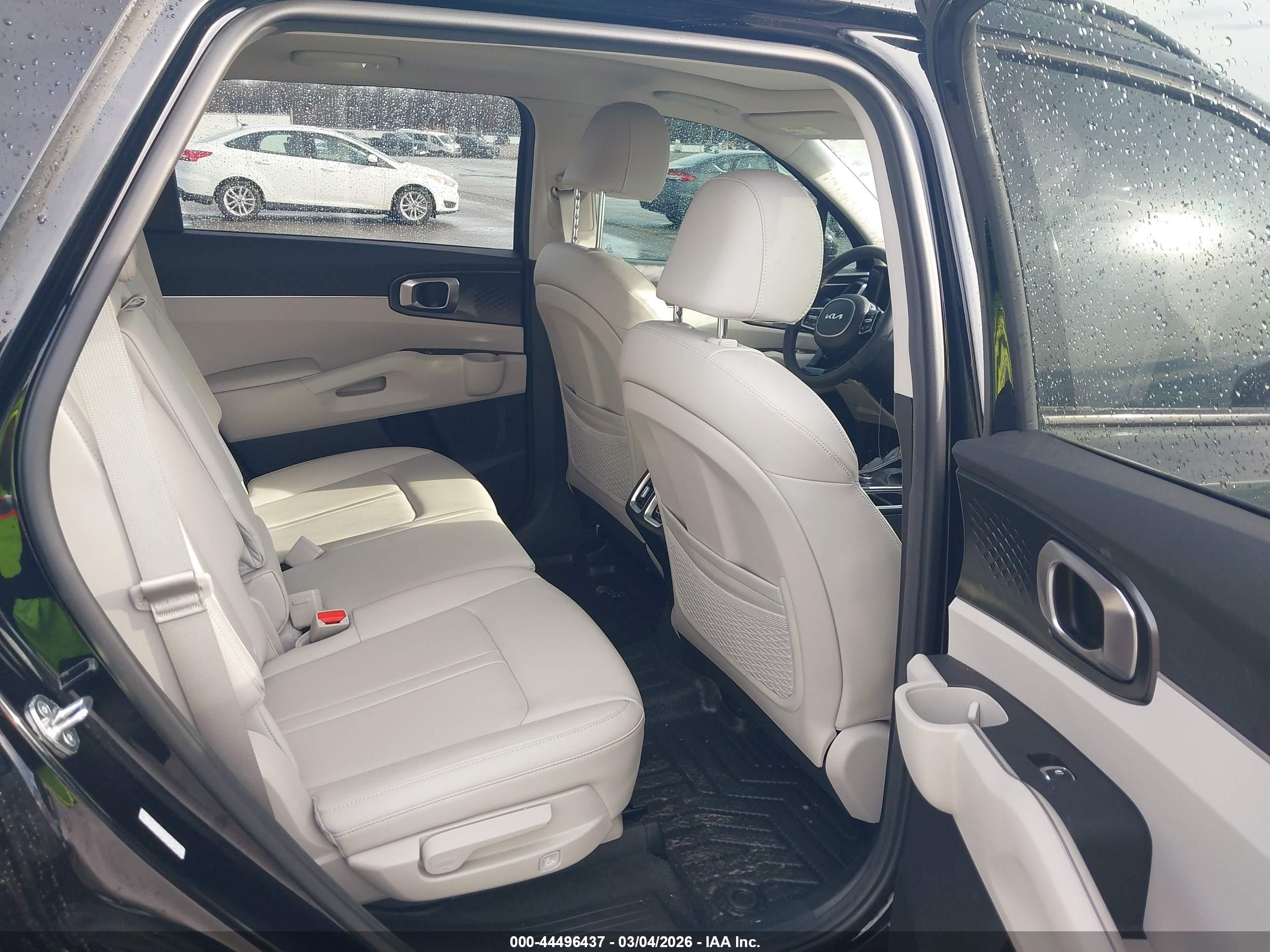 KIA SORENTO image 8