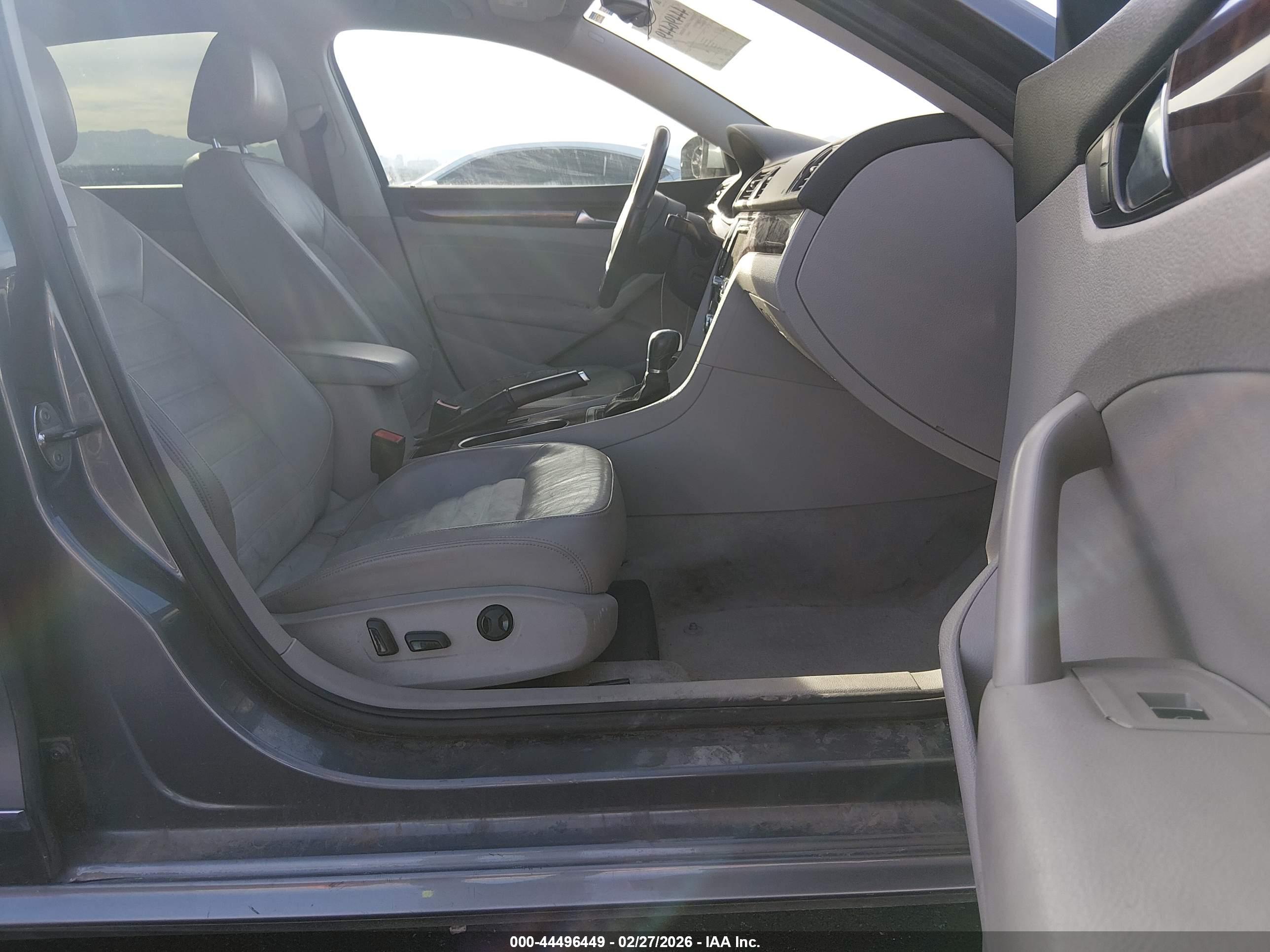 VOLKSWAGEN PASSAT image 5