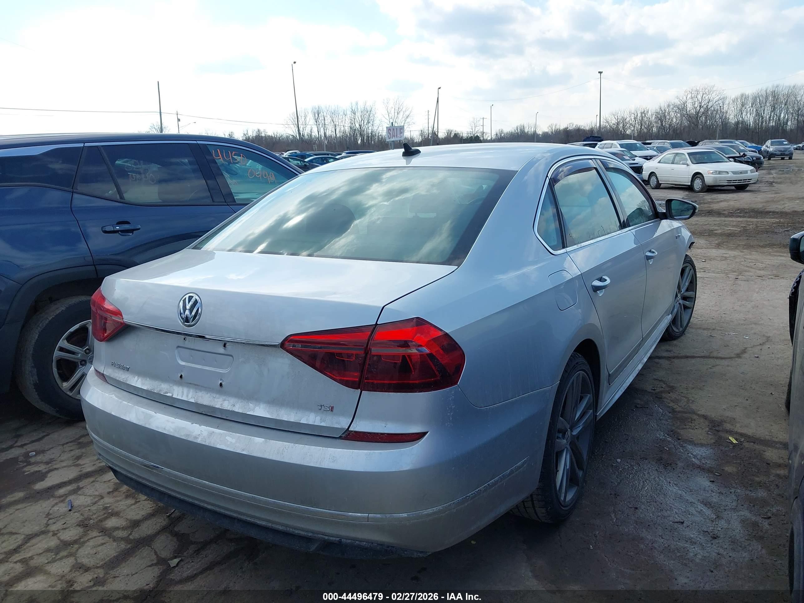 VOLKSWAGEN PASSAT image 4