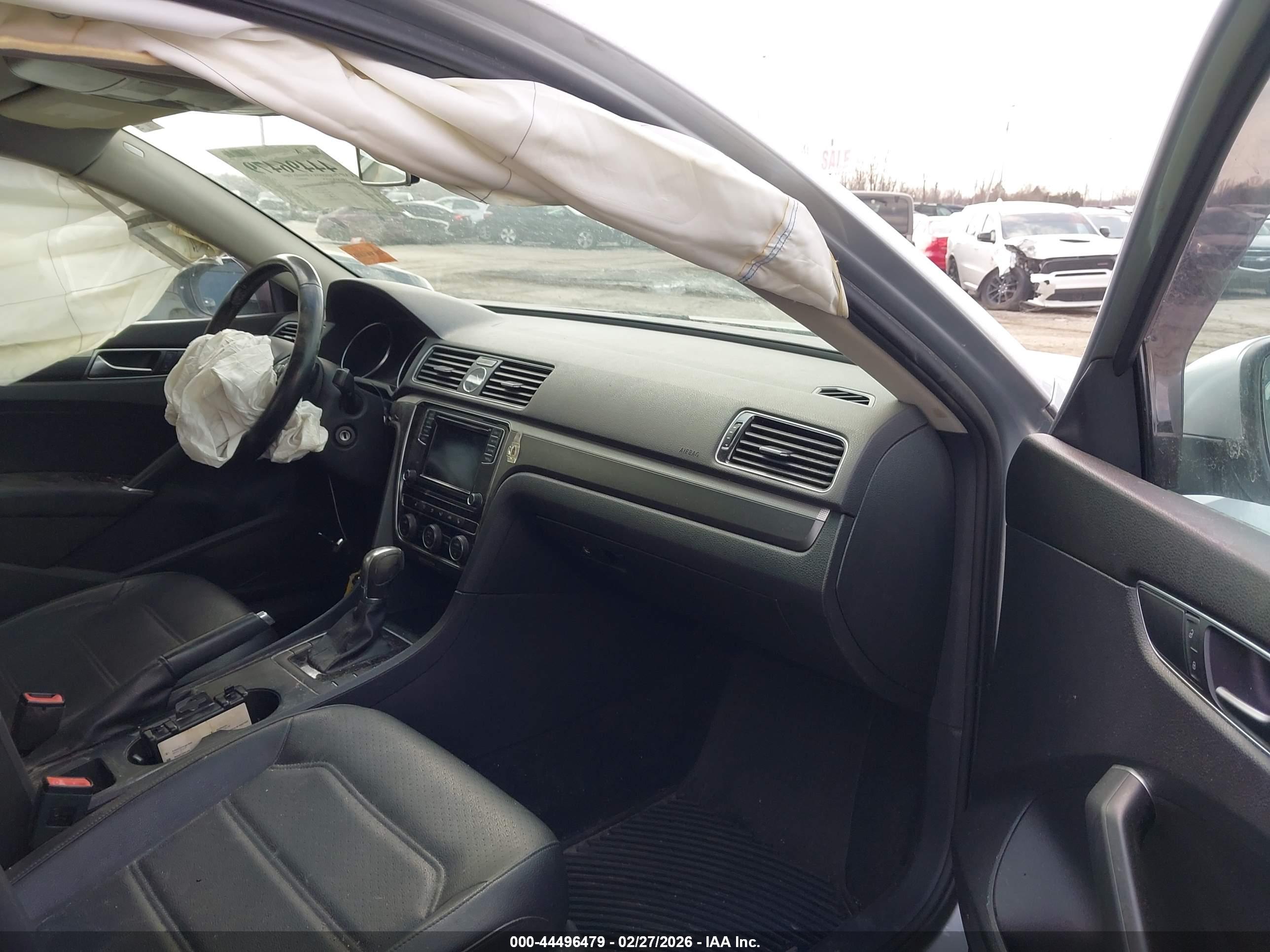 VOLKSWAGEN PASSAT image 5