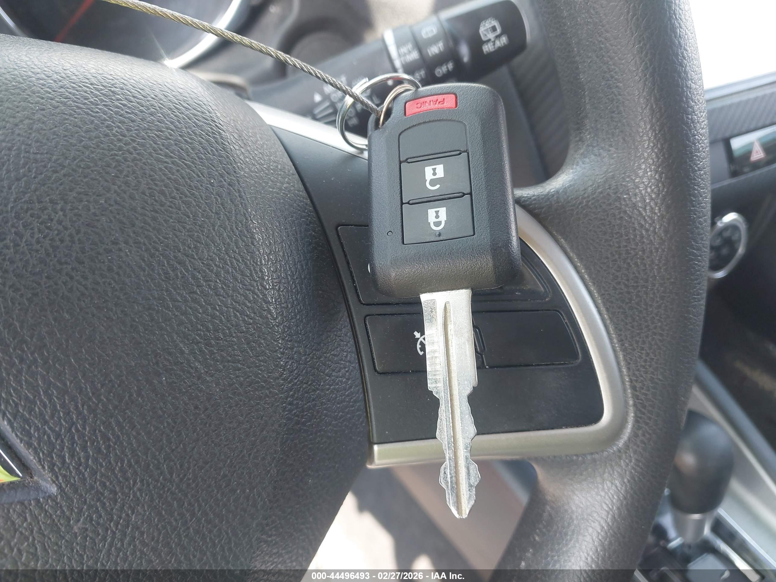 MITSUBISHI OUTLANDER image 11