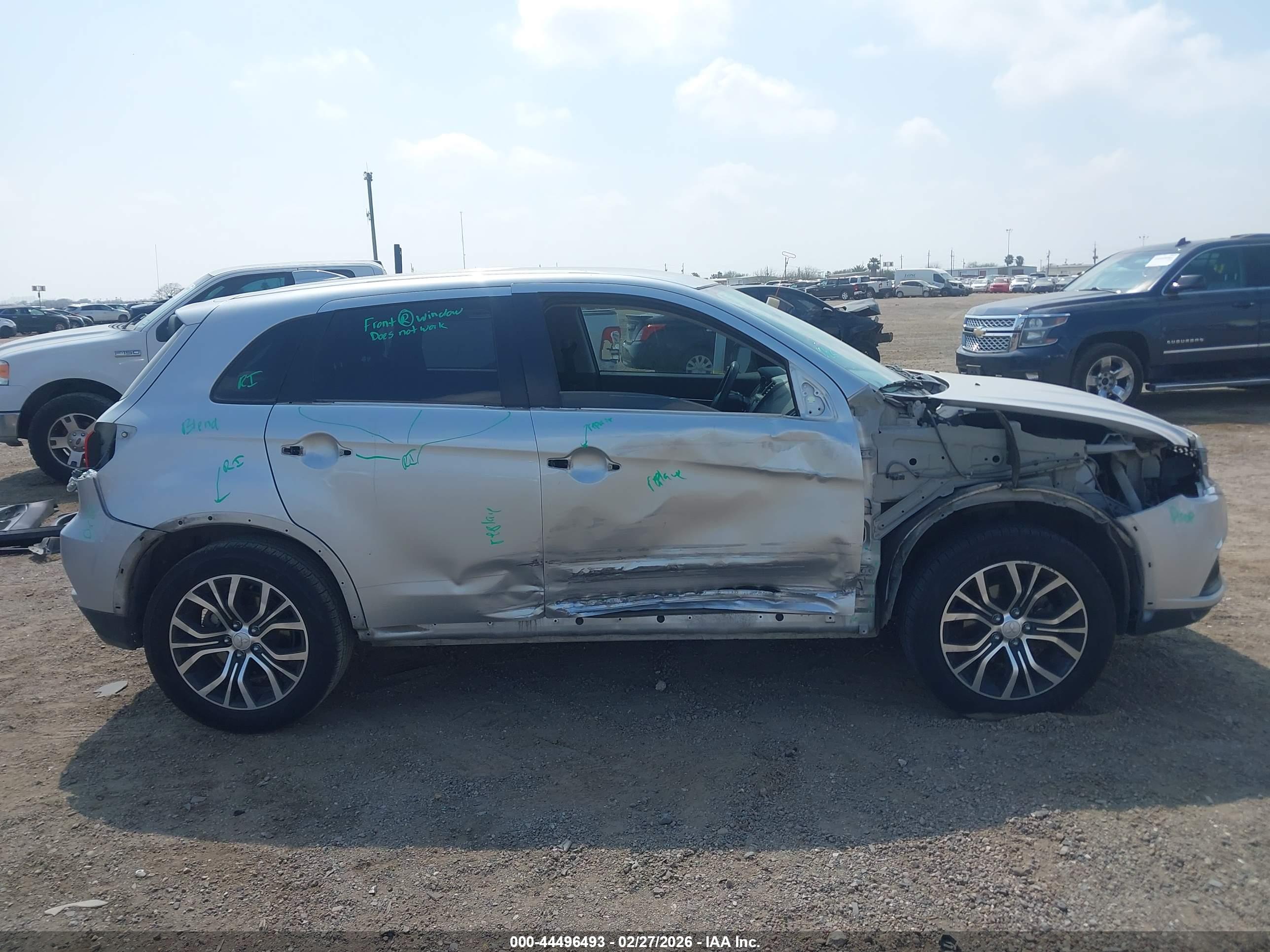 MITSUBISHI OUTLANDER image 6