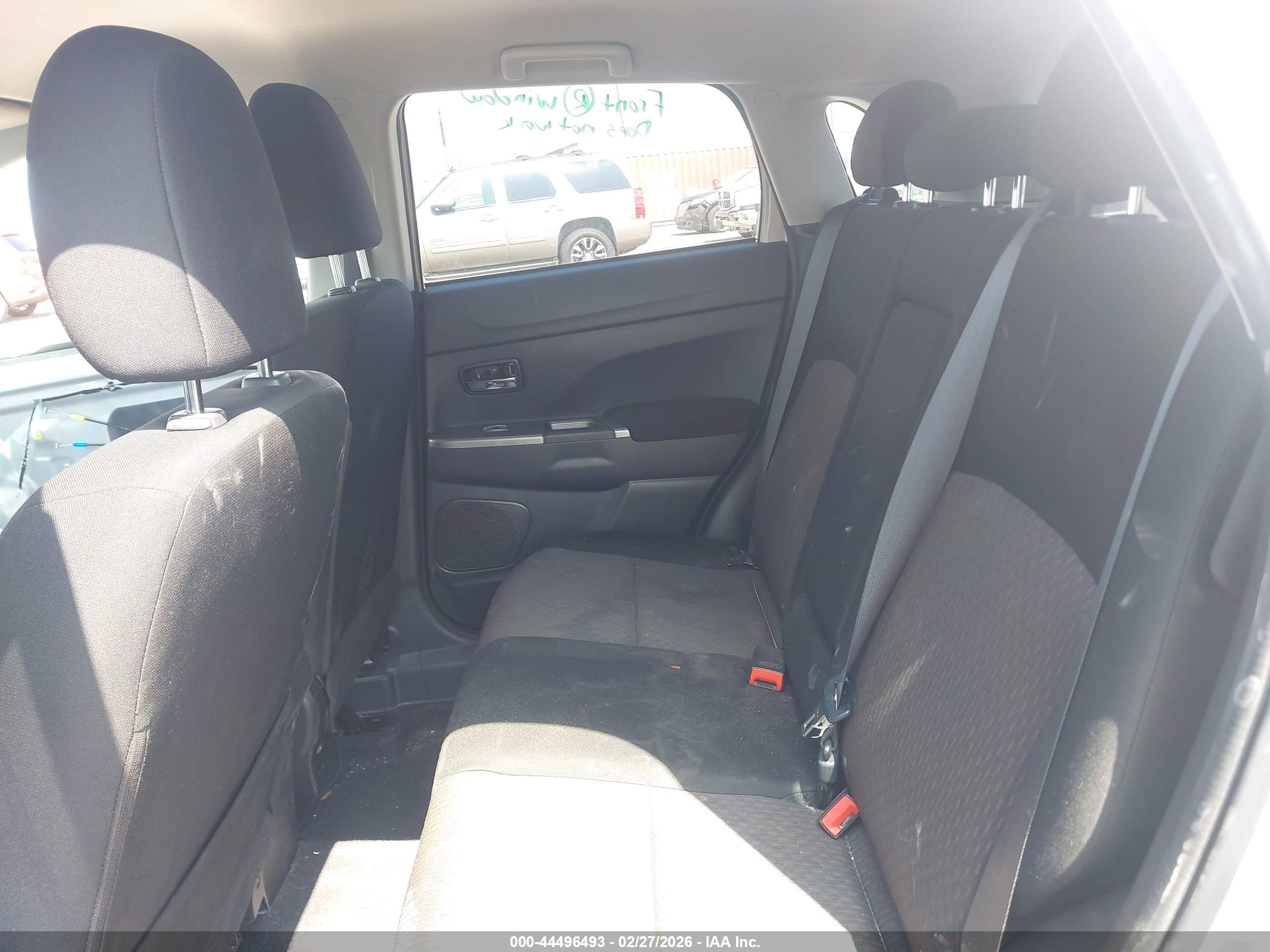 MITSUBISHI OUTLANDER image 8