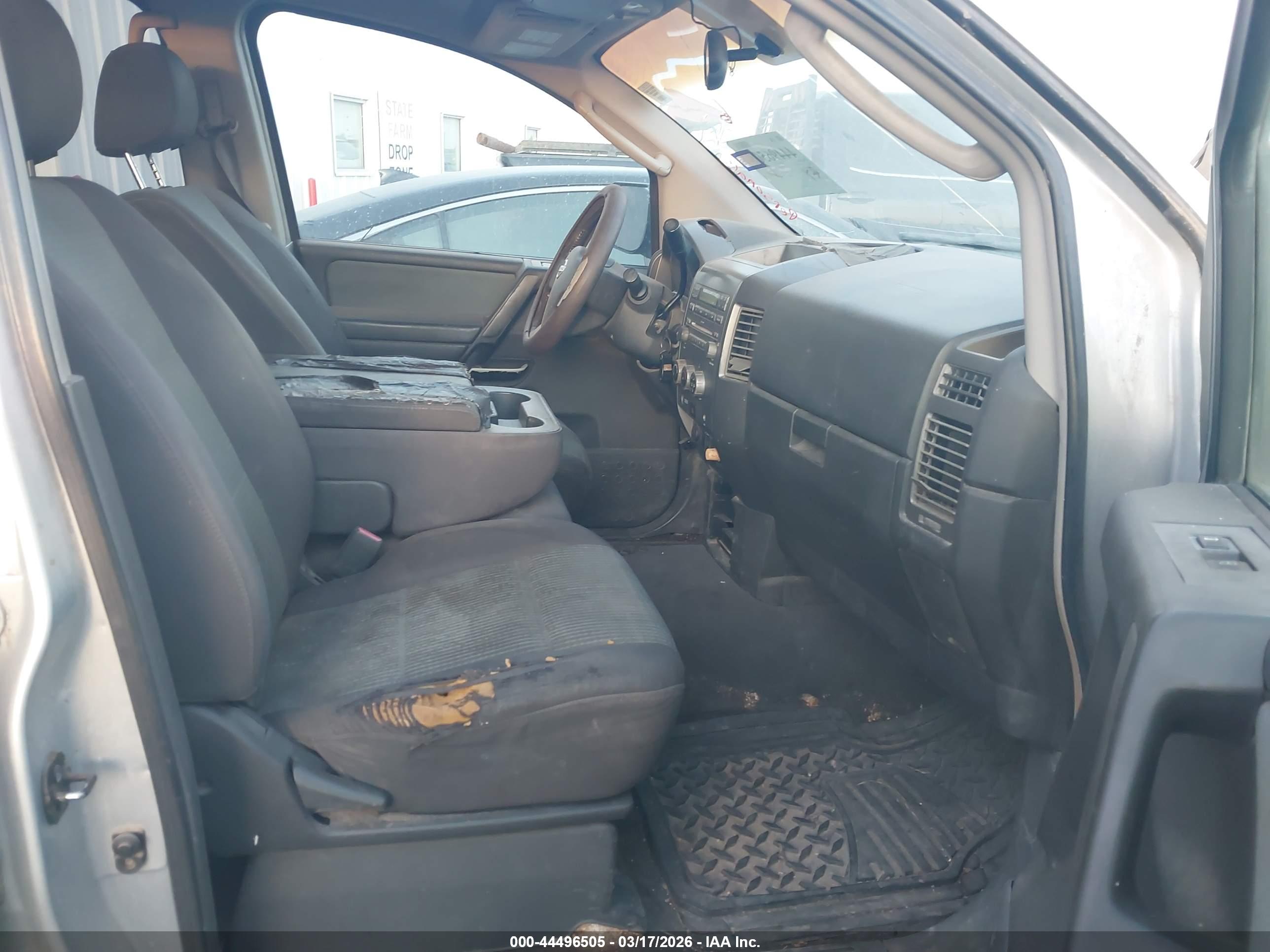 NISSAN TITAN image 5