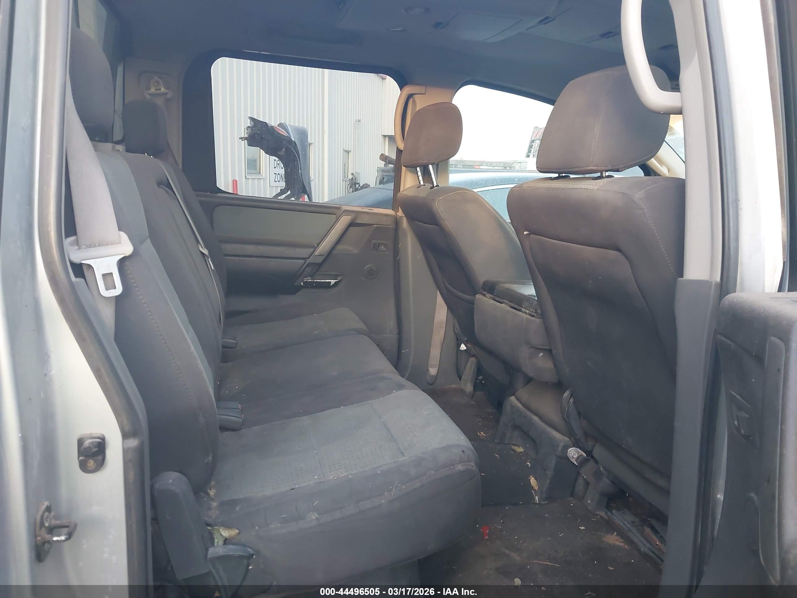 NISSAN TITAN image 8
