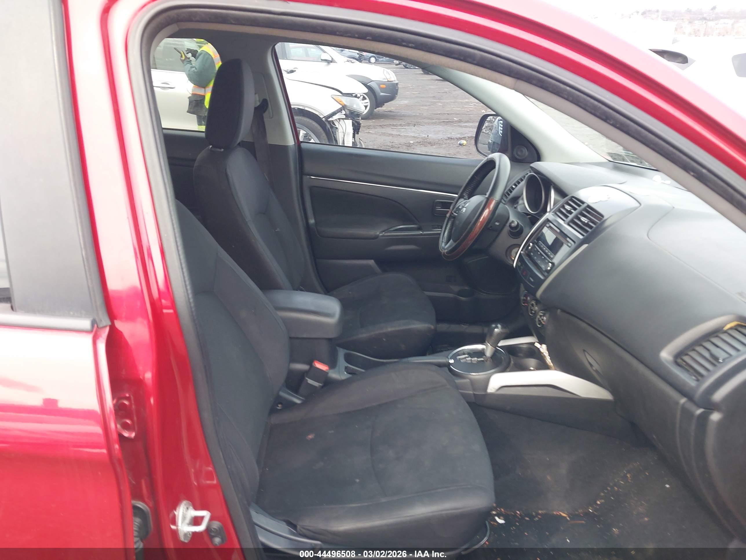 MITSUBISHI OUTLANDER image 5