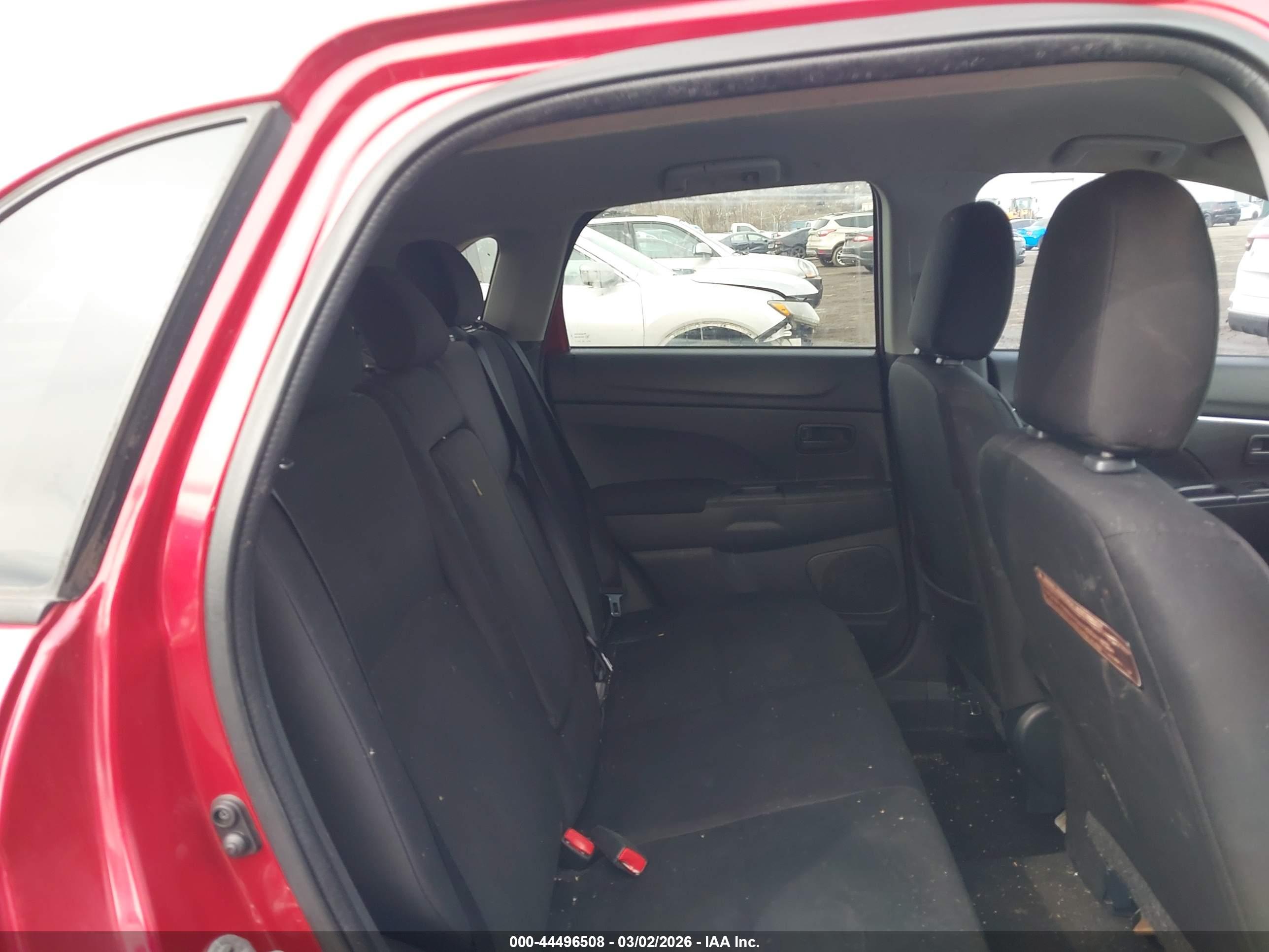 MITSUBISHI OUTLANDER image 8