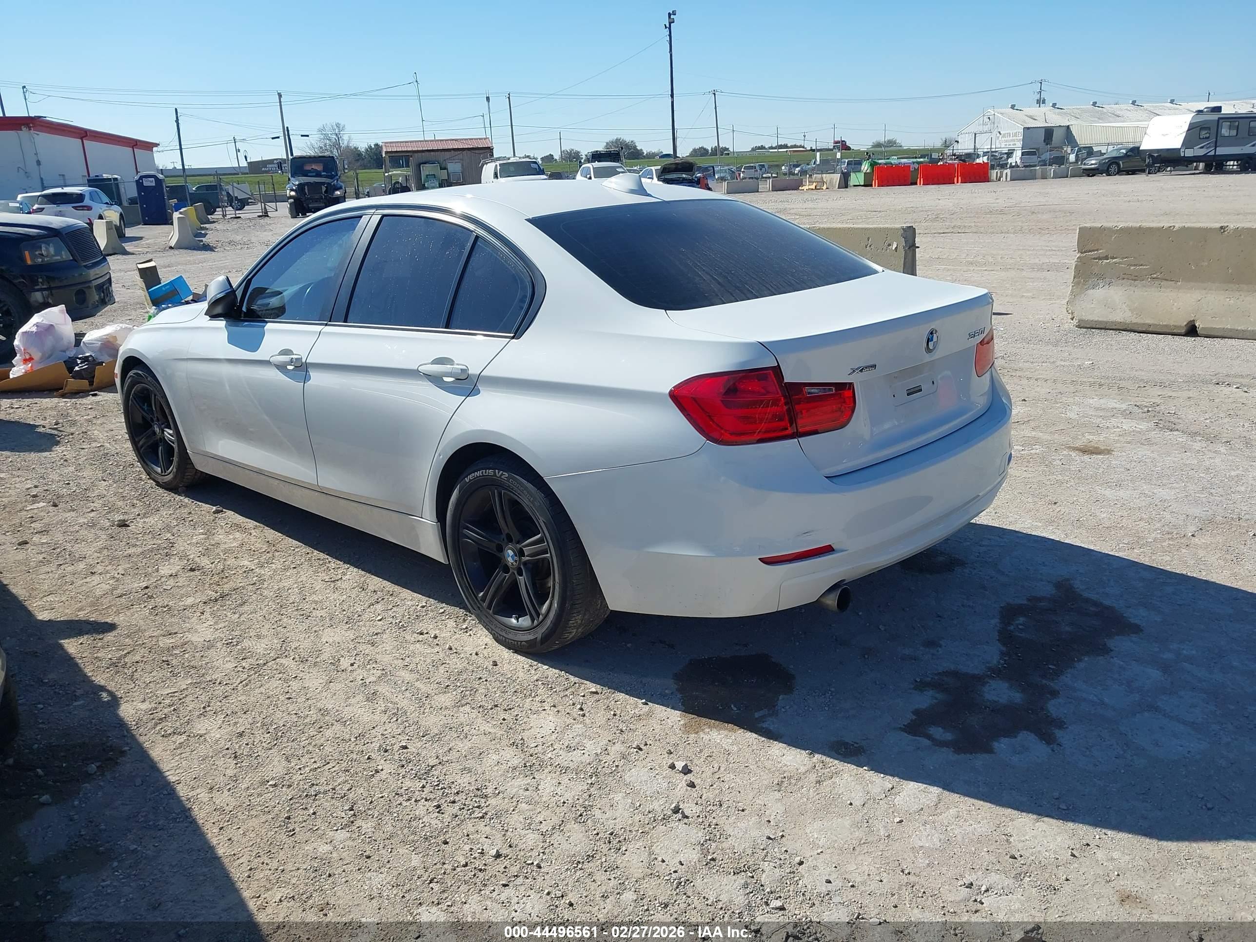 BMW 320I image 3