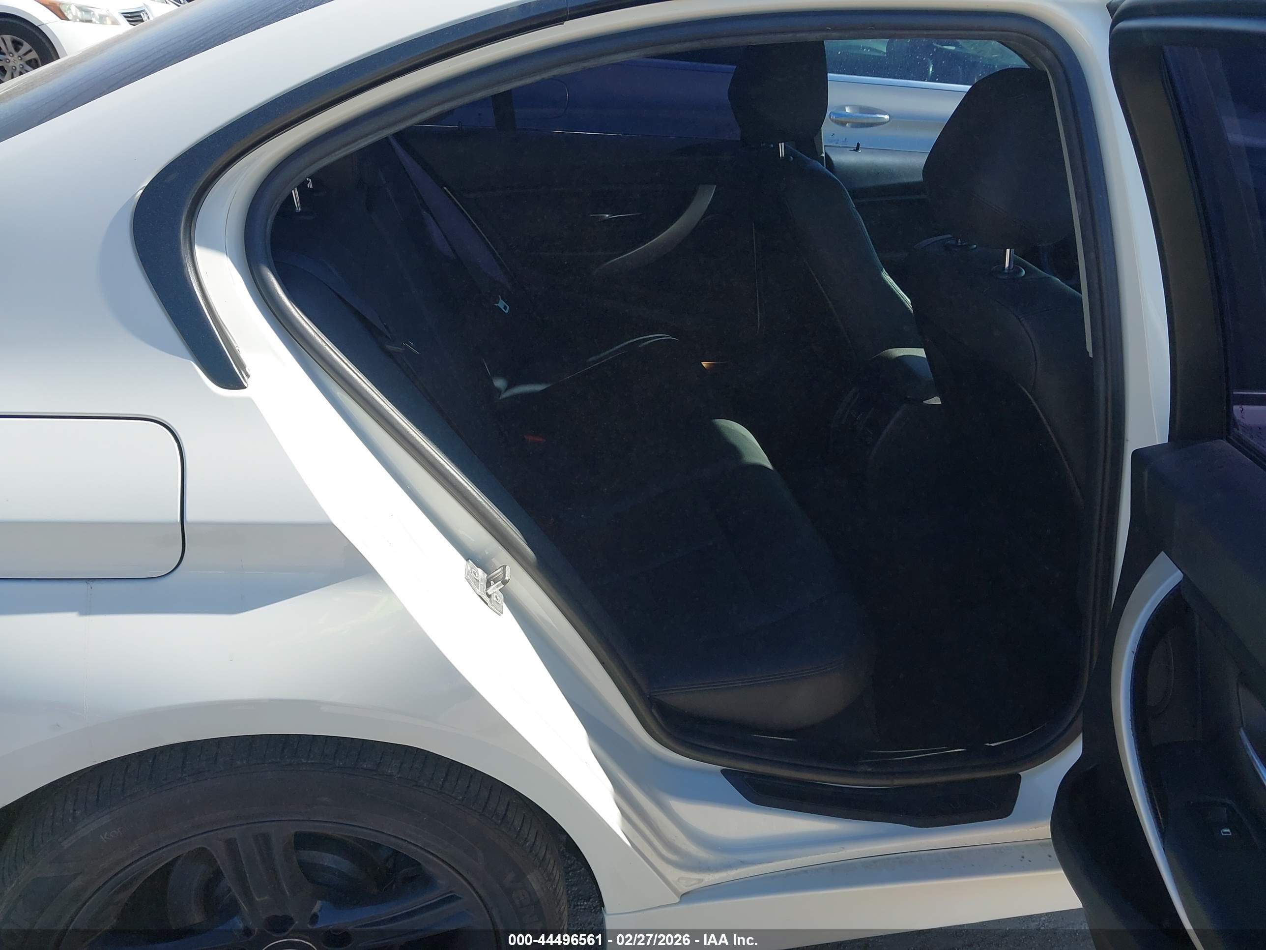 BMW 320I image 8