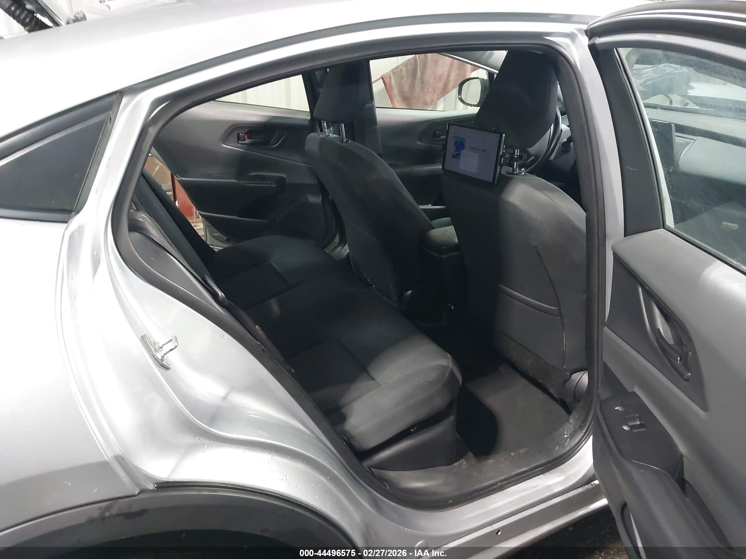TOYOTA PRIUS image 8