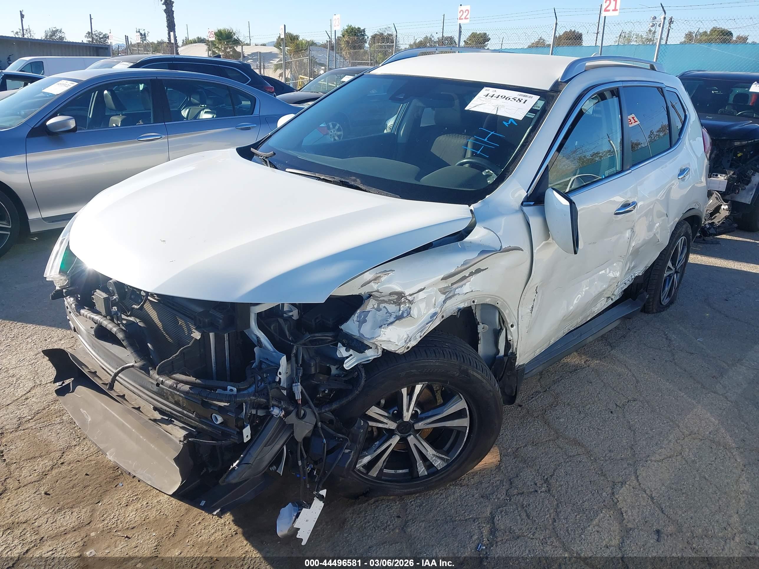 NISSAN ROGUE image 2