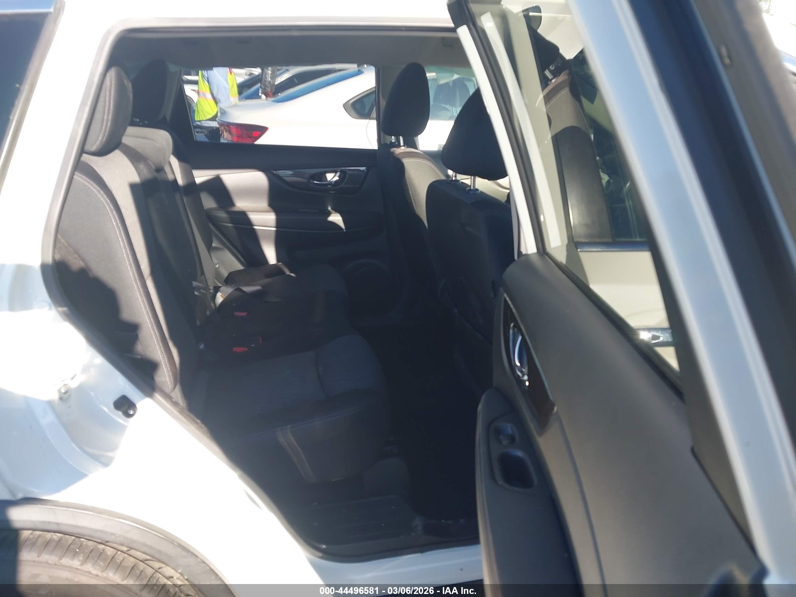 NISSAN ROGUE image 8