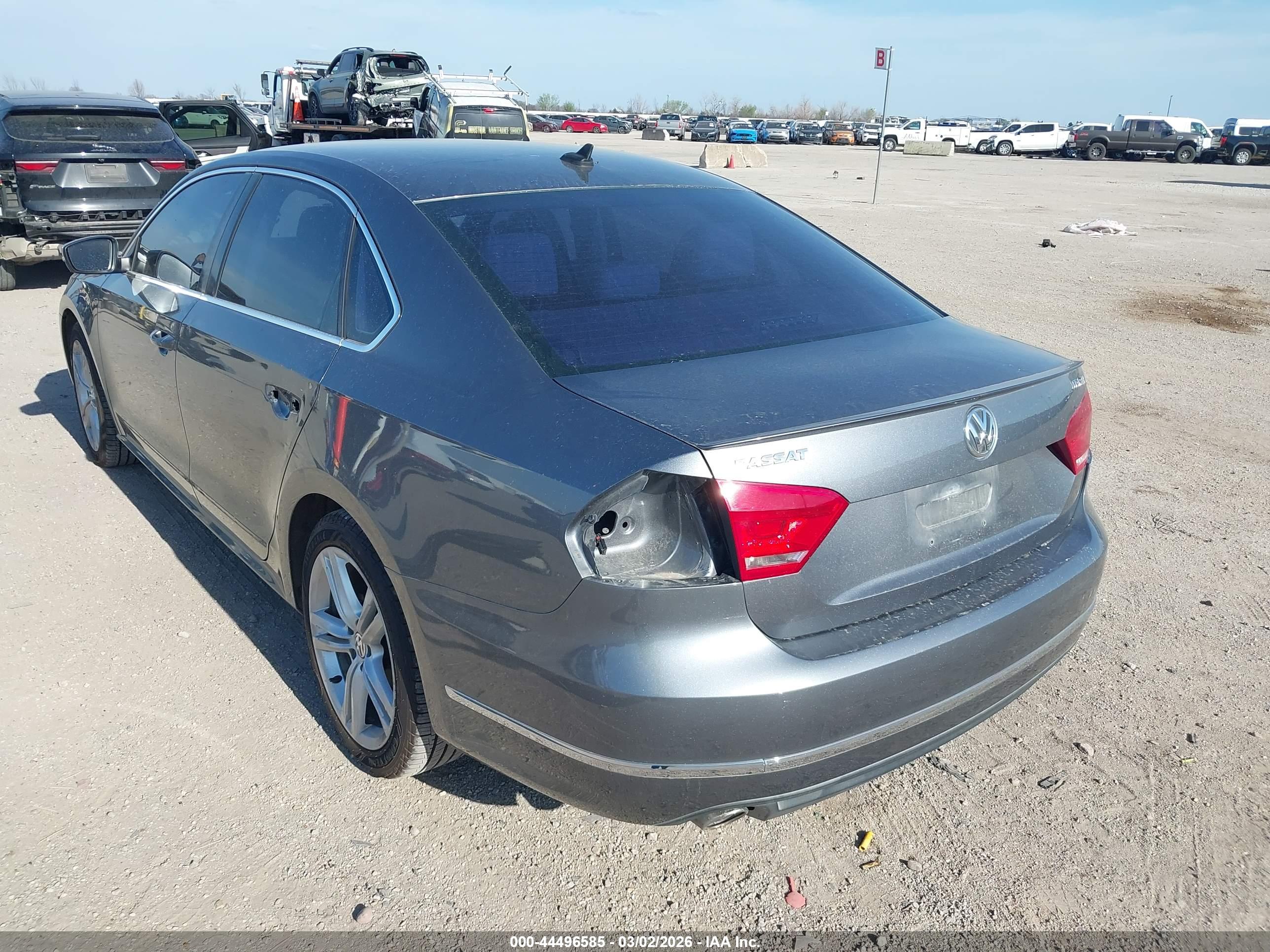 VOLKSWAGEN PASSAT image 3