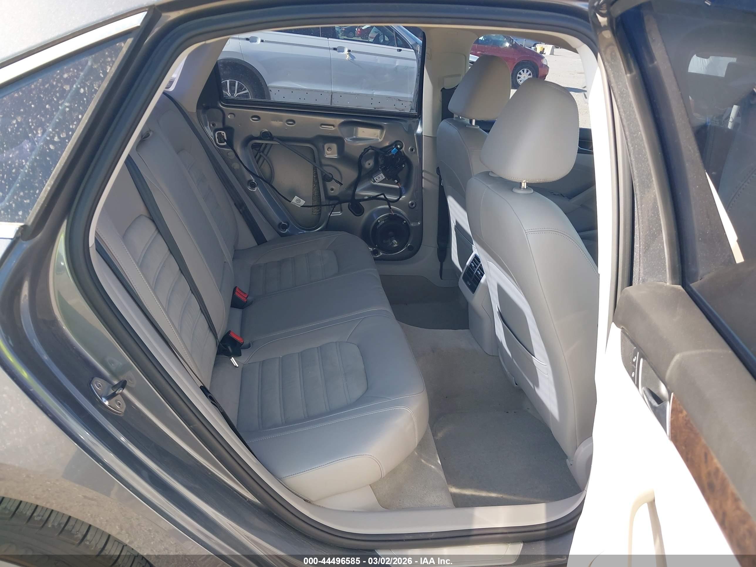 VOLKSWAGEN PASSAT image 8