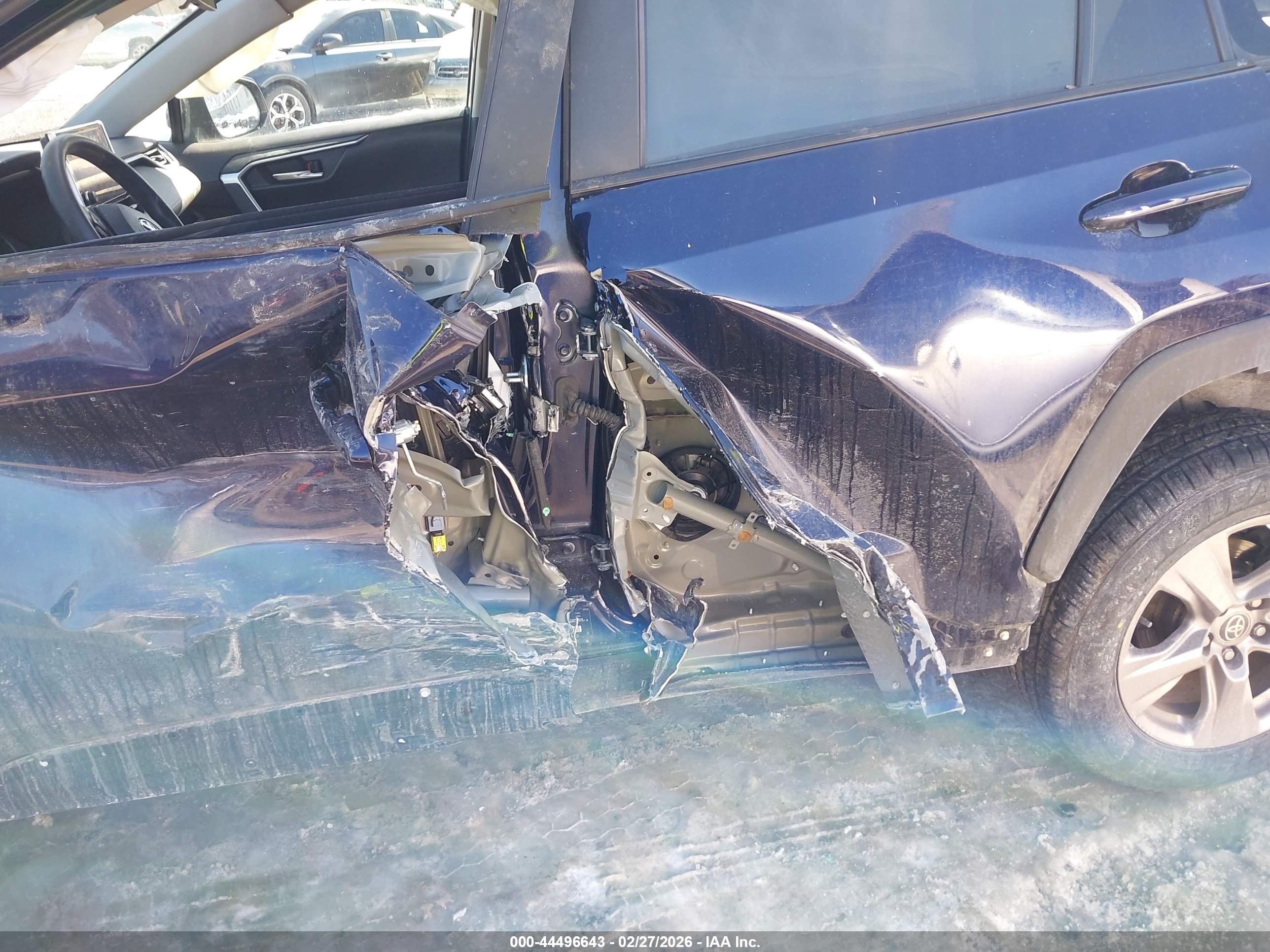 TOYOTA RAV4 image 6