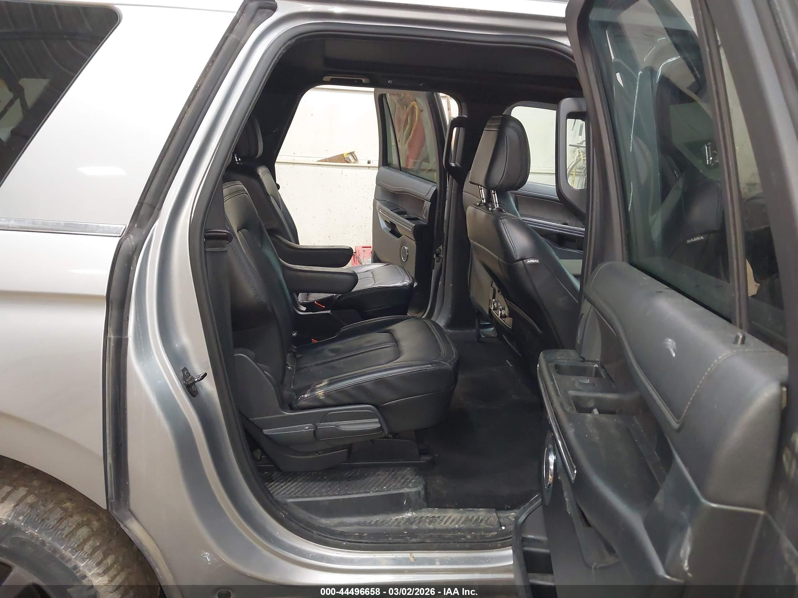 FORD EXPEDITION image 8
