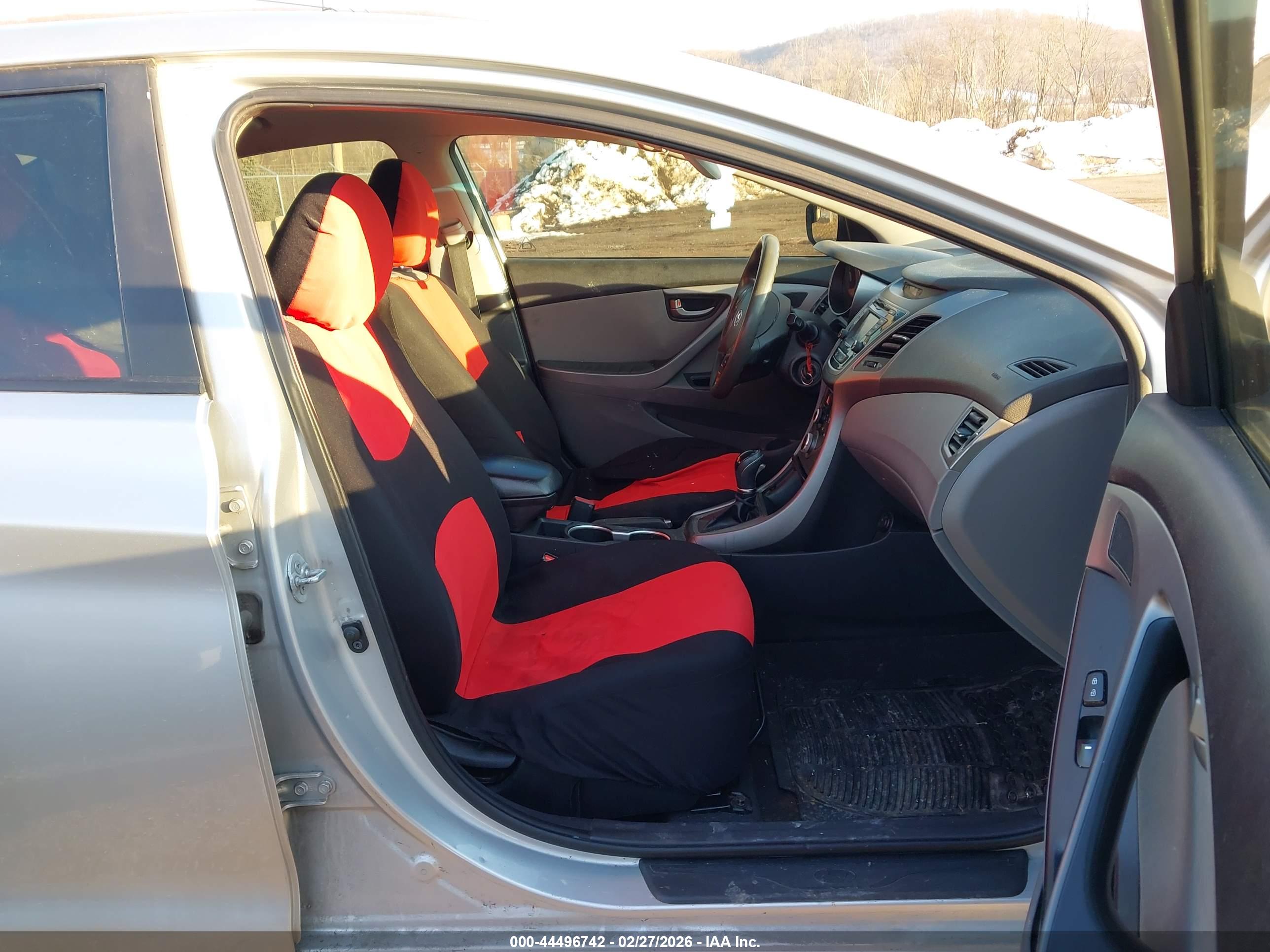 HYUNDAI ELANTRA image 5