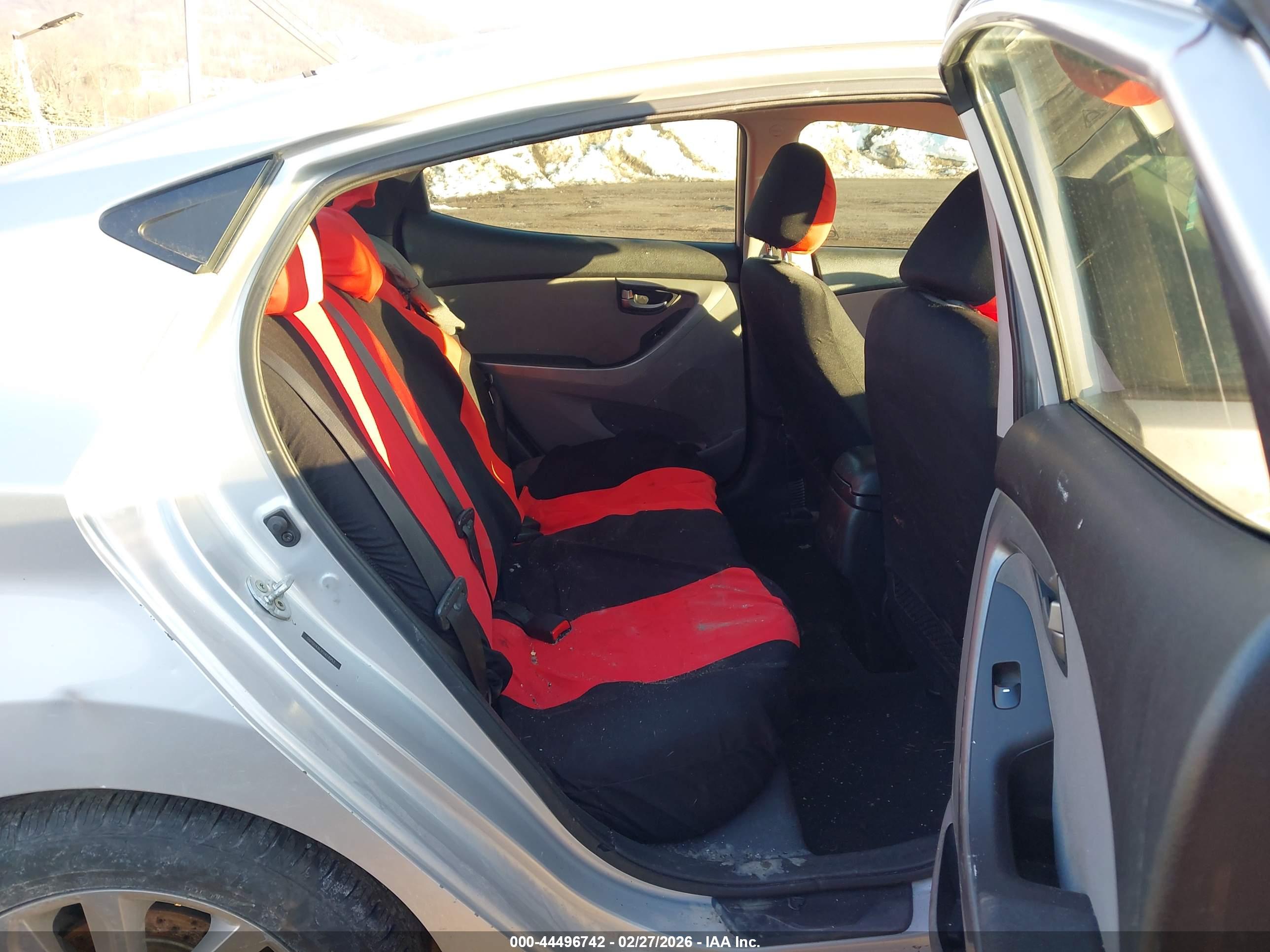 HYUNDAI ELANTRA image 8