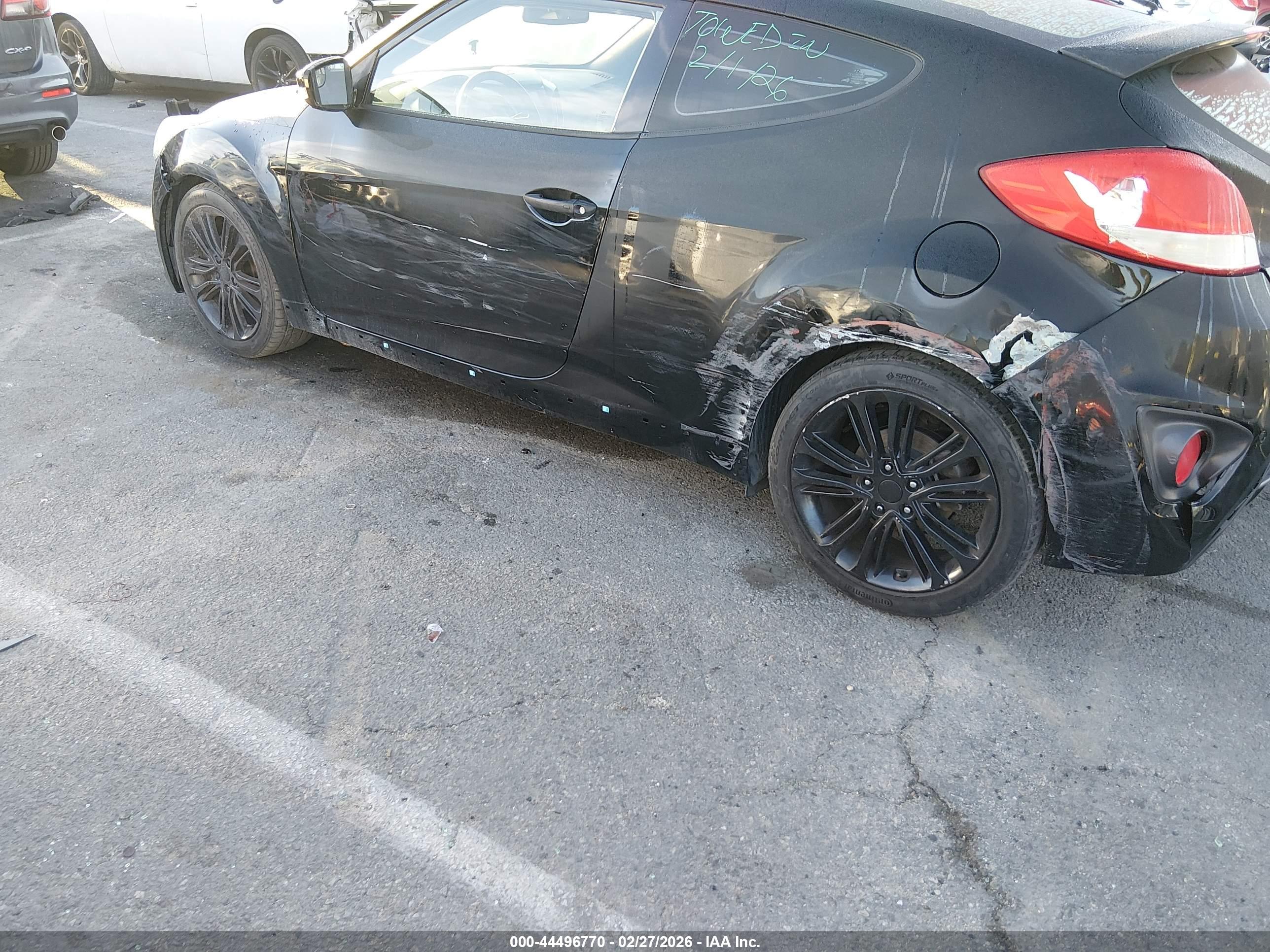 HYUNDAI VELOSTER image 6