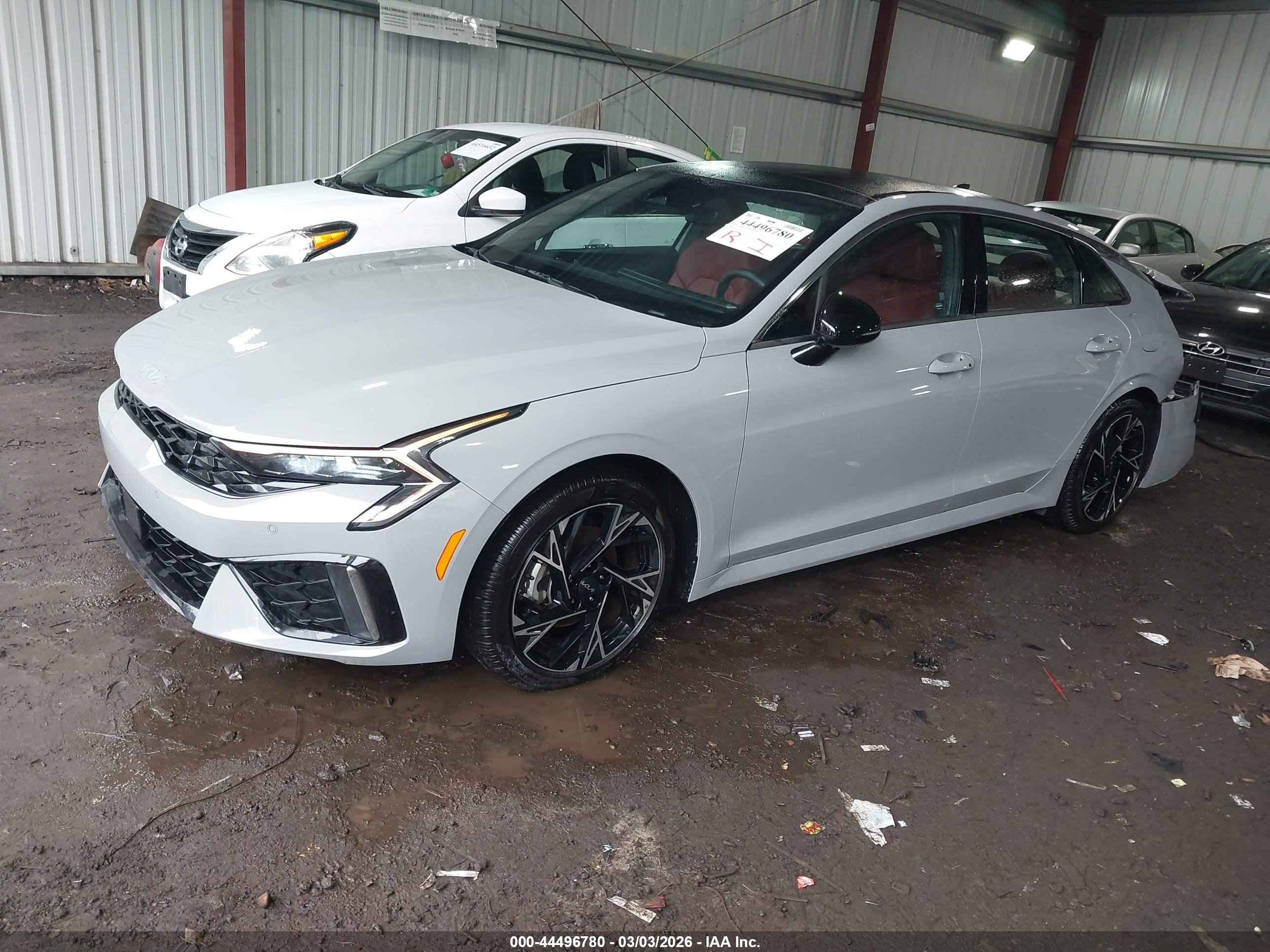 KIA K5 image 2
